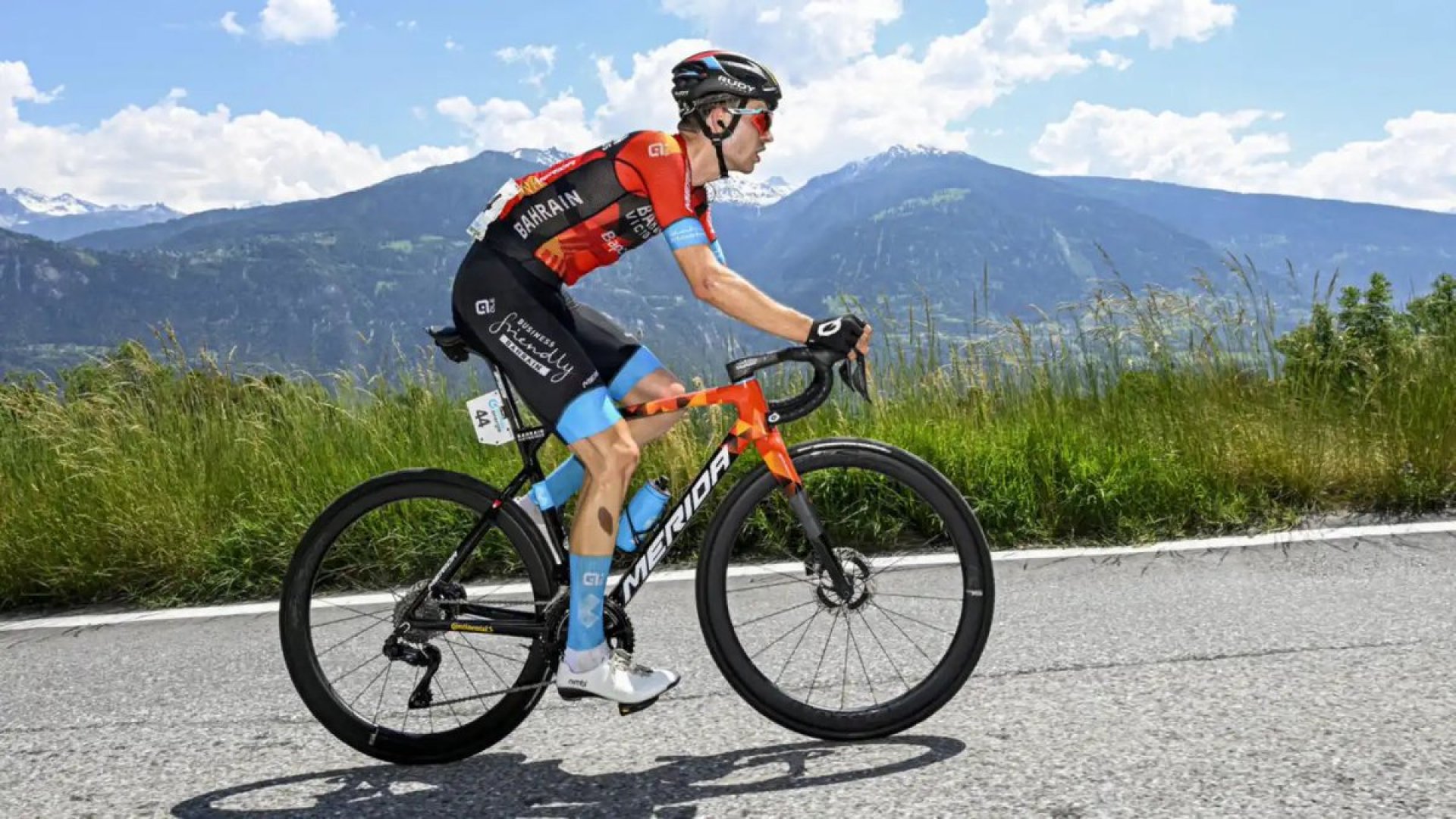 Conmociona la muerte del ciclista Gino Mader; lo hallaron en un barranco durante la Vuelta a Suiza