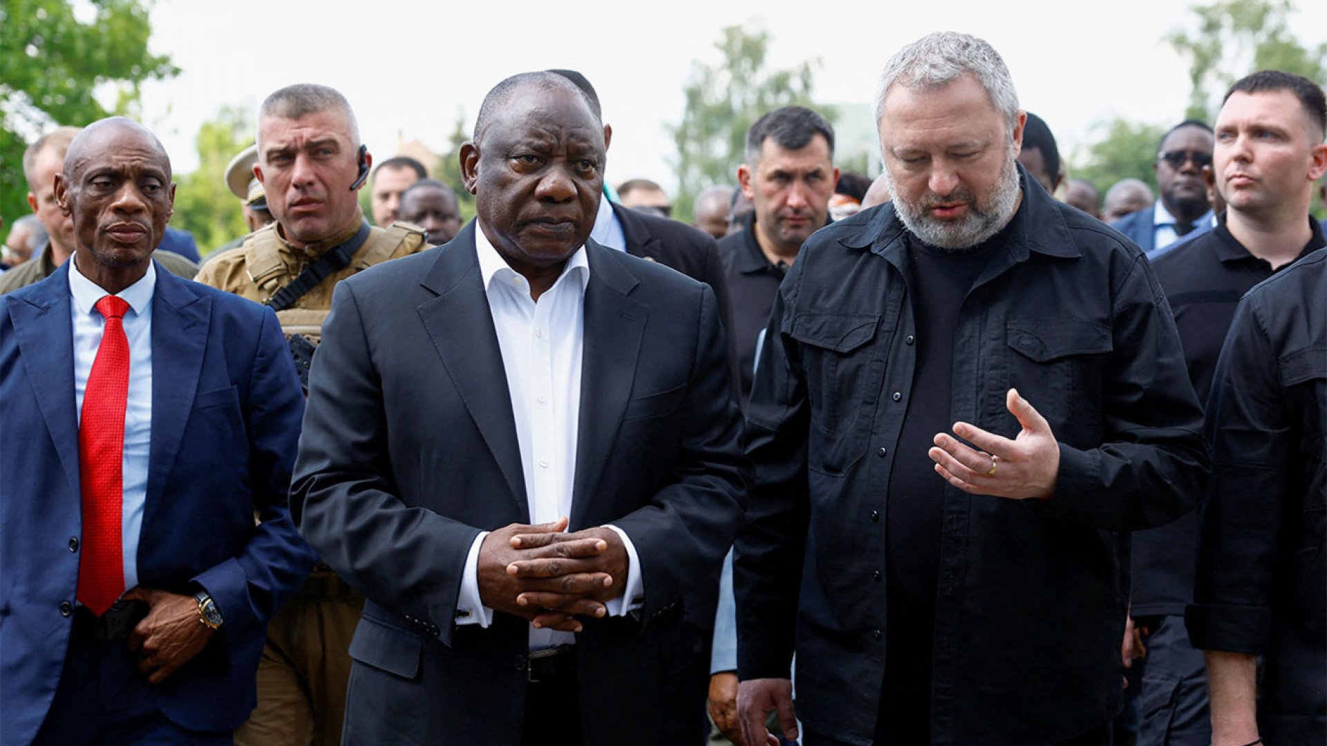 Los líderes africanos llegan a Kiev para una misión de paz en medio de ataques con misiles
