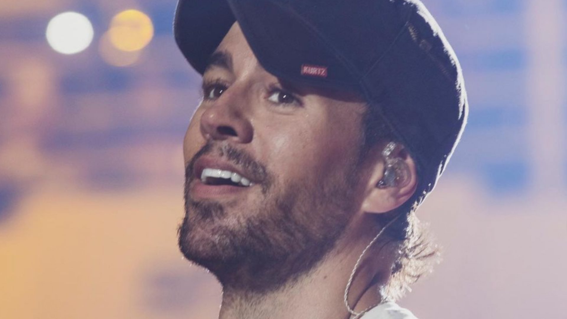 Enrique Iglesias continúa delicado de salud, cancela otro concierto
