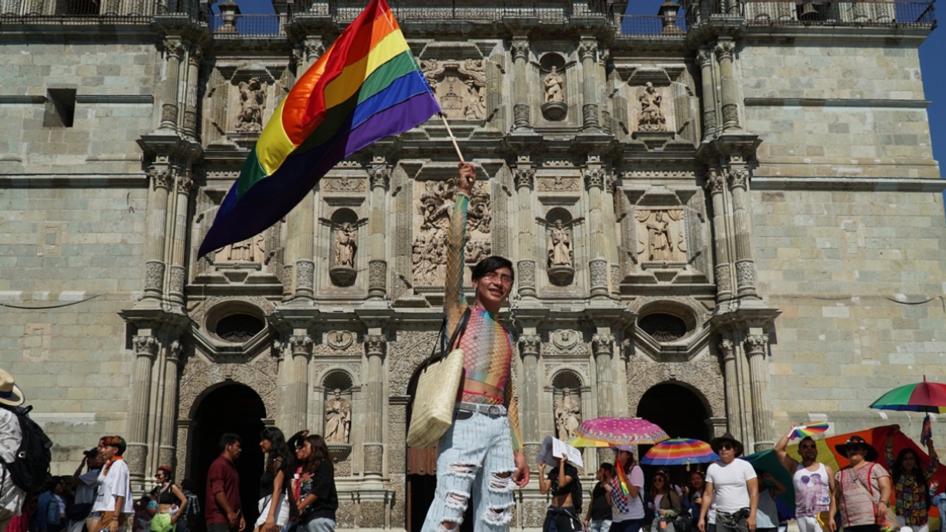 Más de 5 mil personas asisten a la marcha del orgullo LGBT+ en Oaxaca para exigir sus derechos