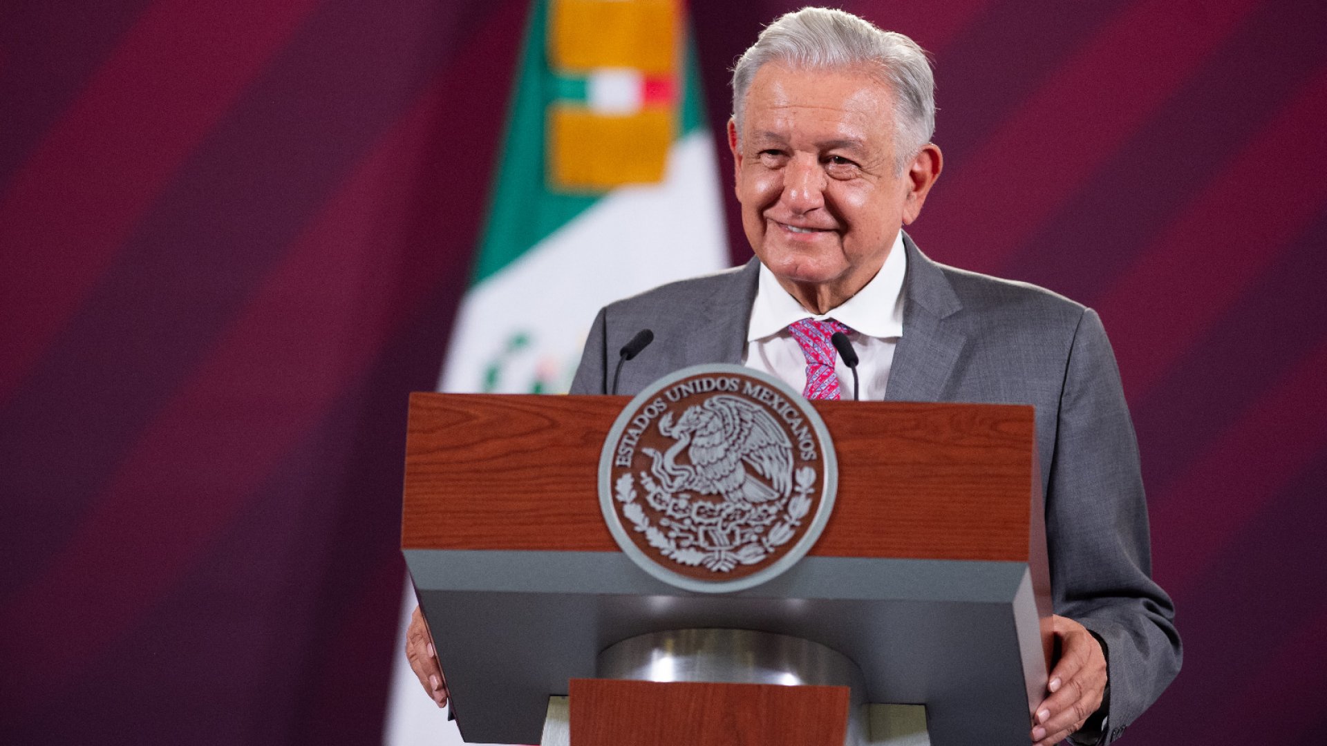 Impulsa el presidente López Obrador iniciativas de protección animal y pensión universal para adultos mayores