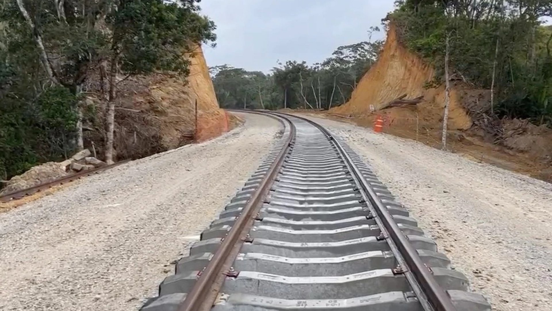 Avance del 83 por ciento en obras de la Línea Z del Corredor del Istmo