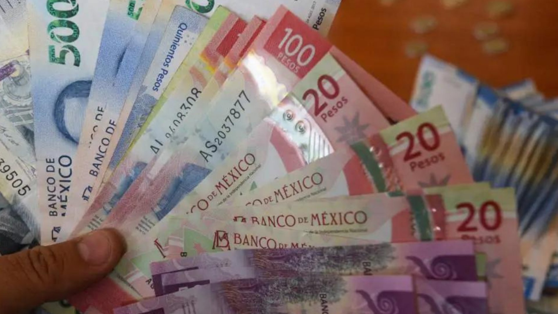 Peso mexicano pierde fuerza y se deprecia 0.78%