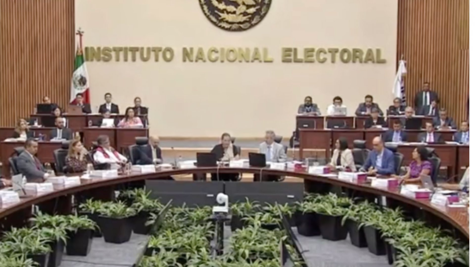 Rechazan nombramiento de Flavio Cienfuegos como secretario ejecutivo del INE