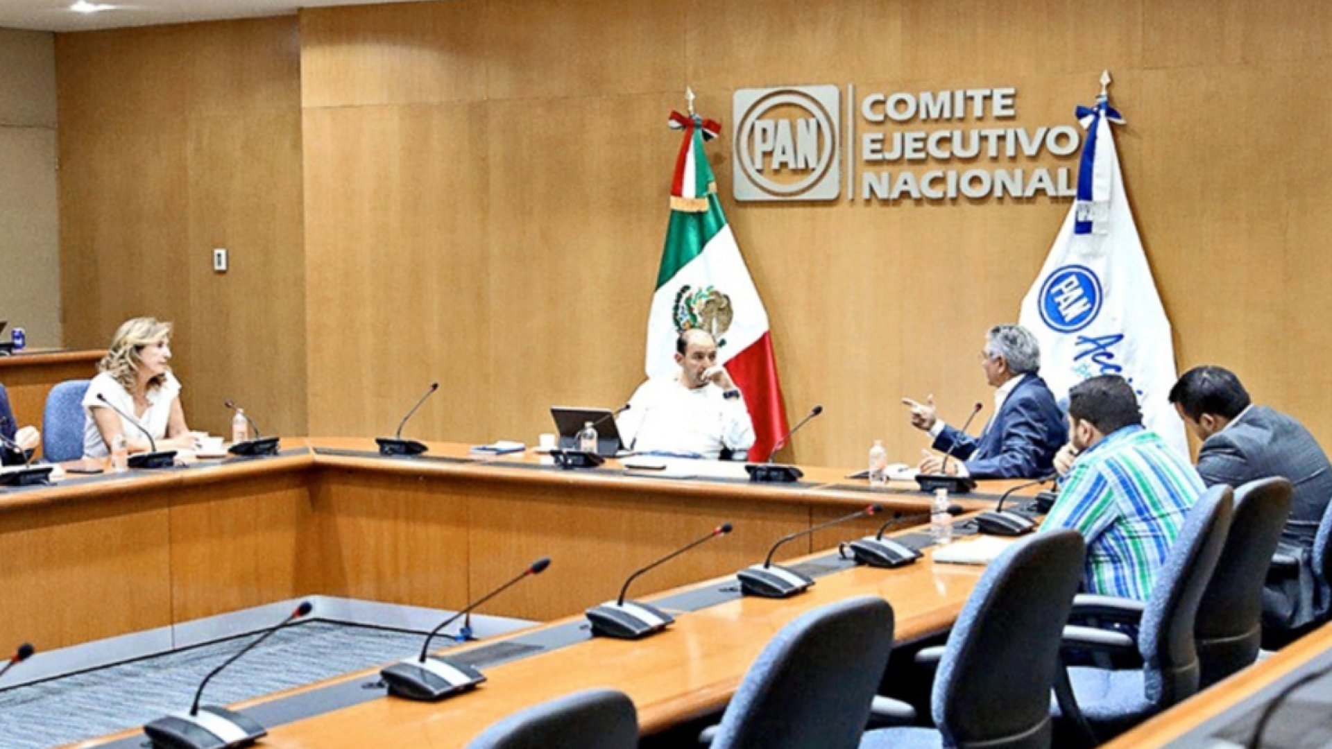 Avanzan negociaciones para definir candidato opositor