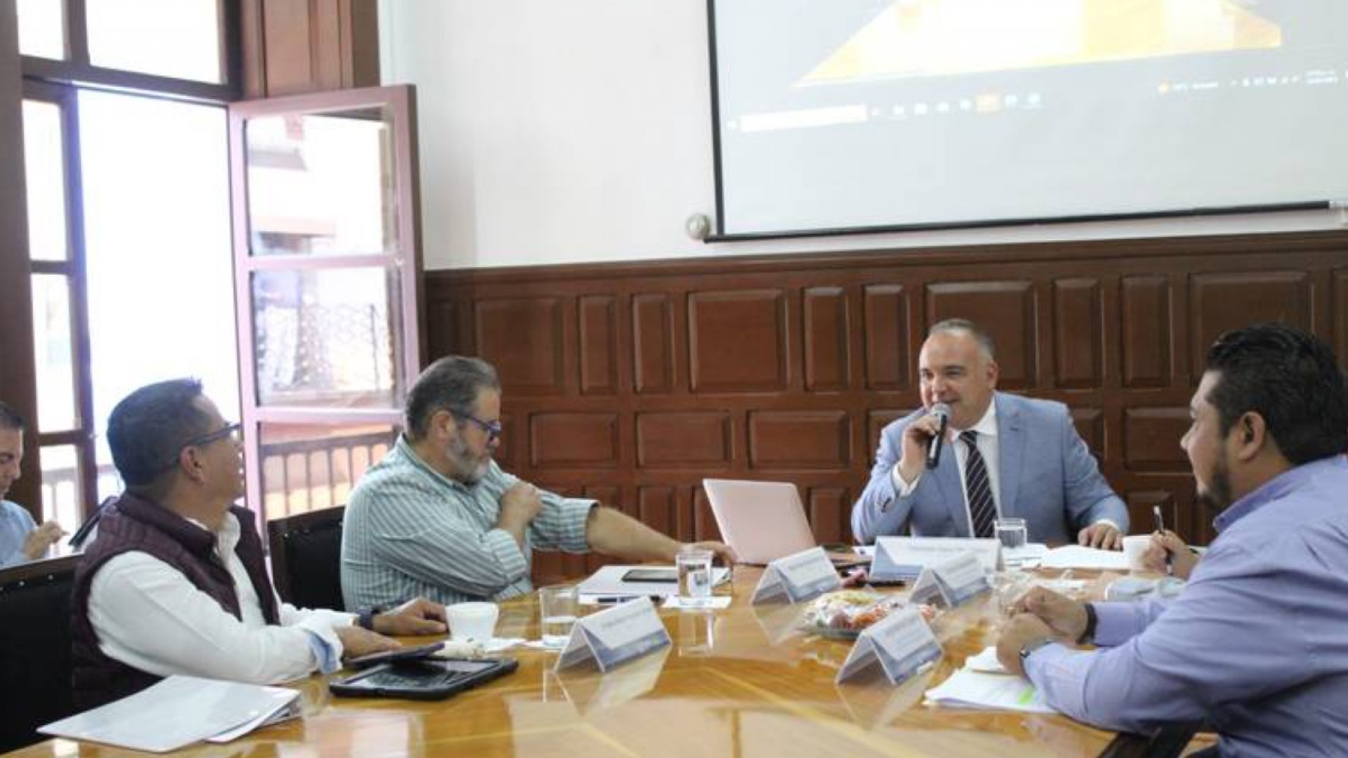 Aprueban en Puebla multa de hasta 51 mil pesos a quienes vendan alcohol en su vivienda