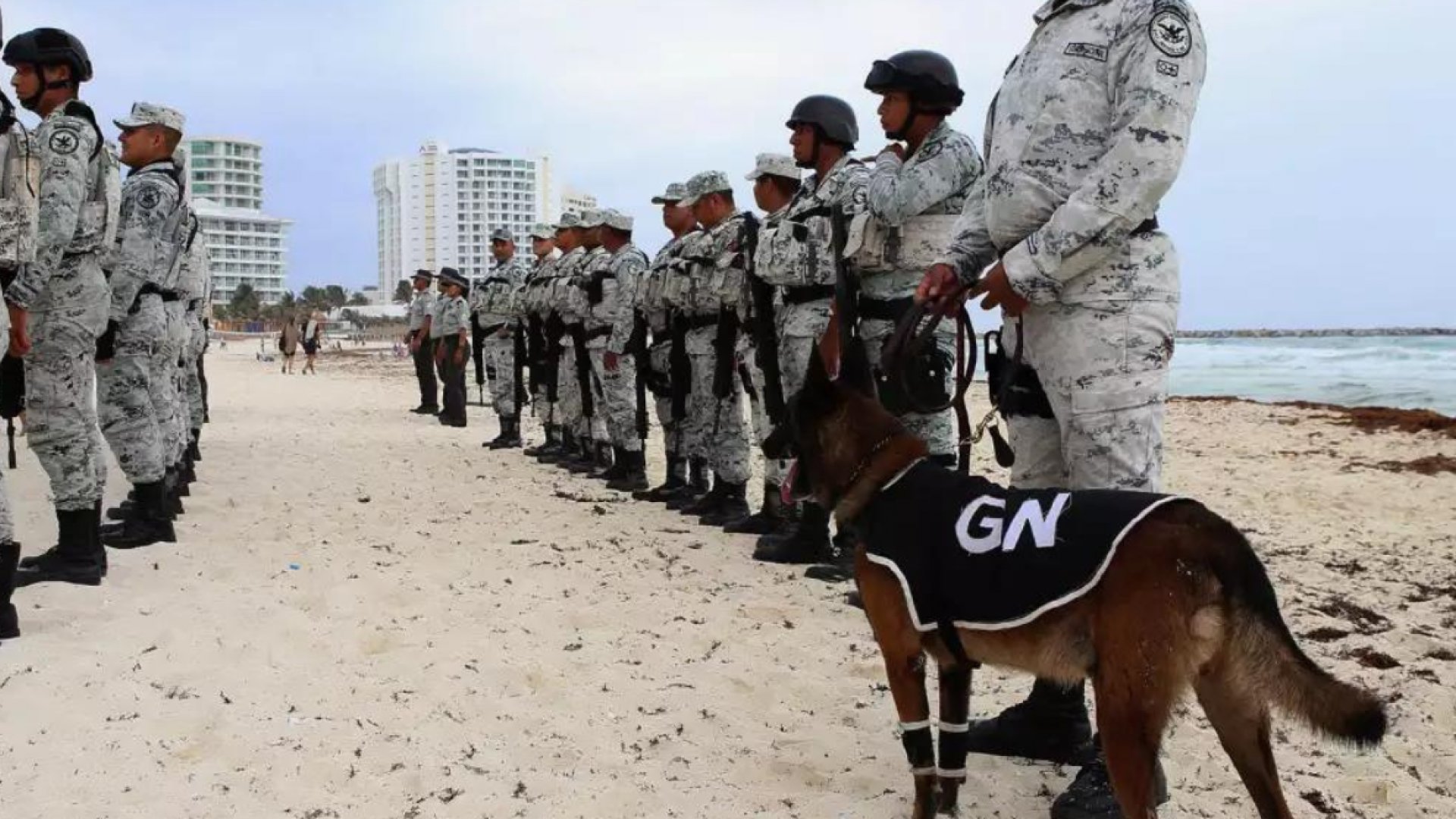 Elementos de la Guardia Nacional son desplegados en Cancún ante ola de violencia