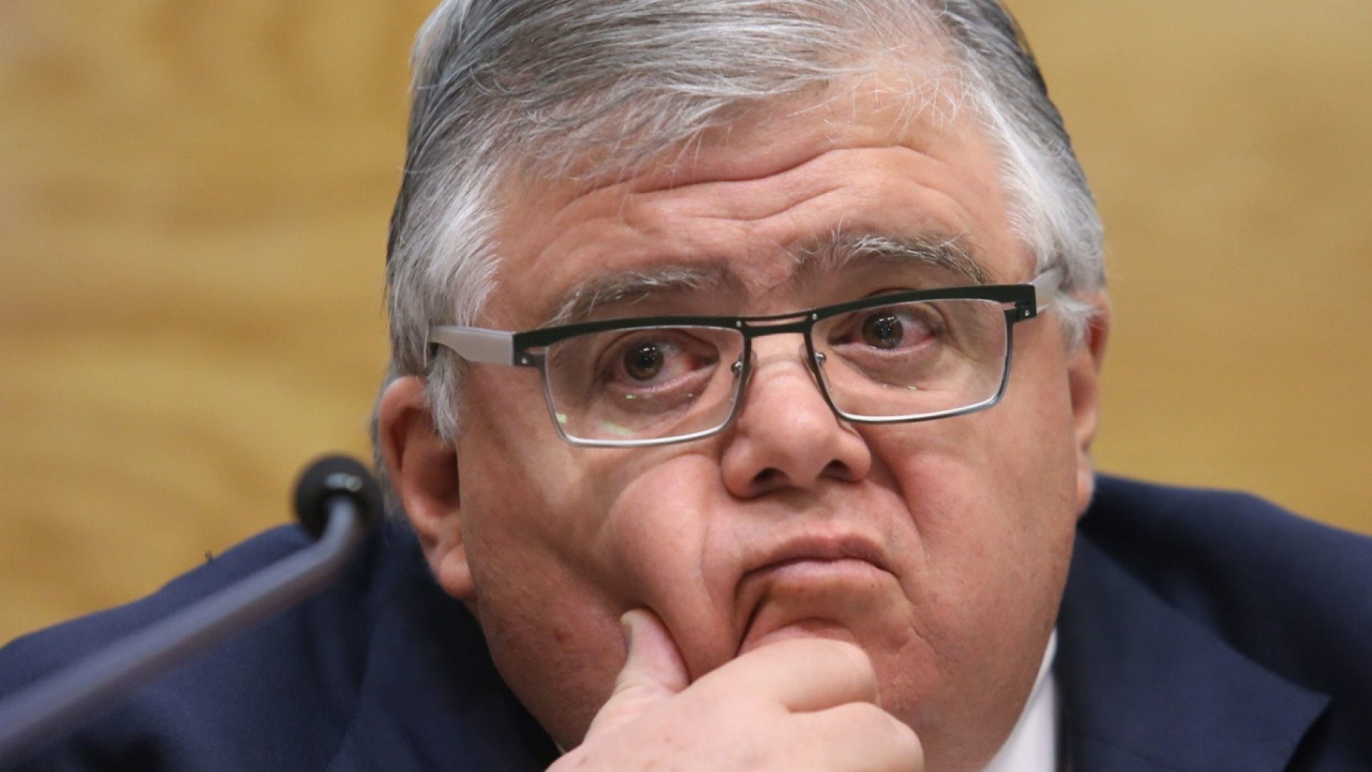 Advierte Carstens: ‘podría desencadenarse una recesión’ 