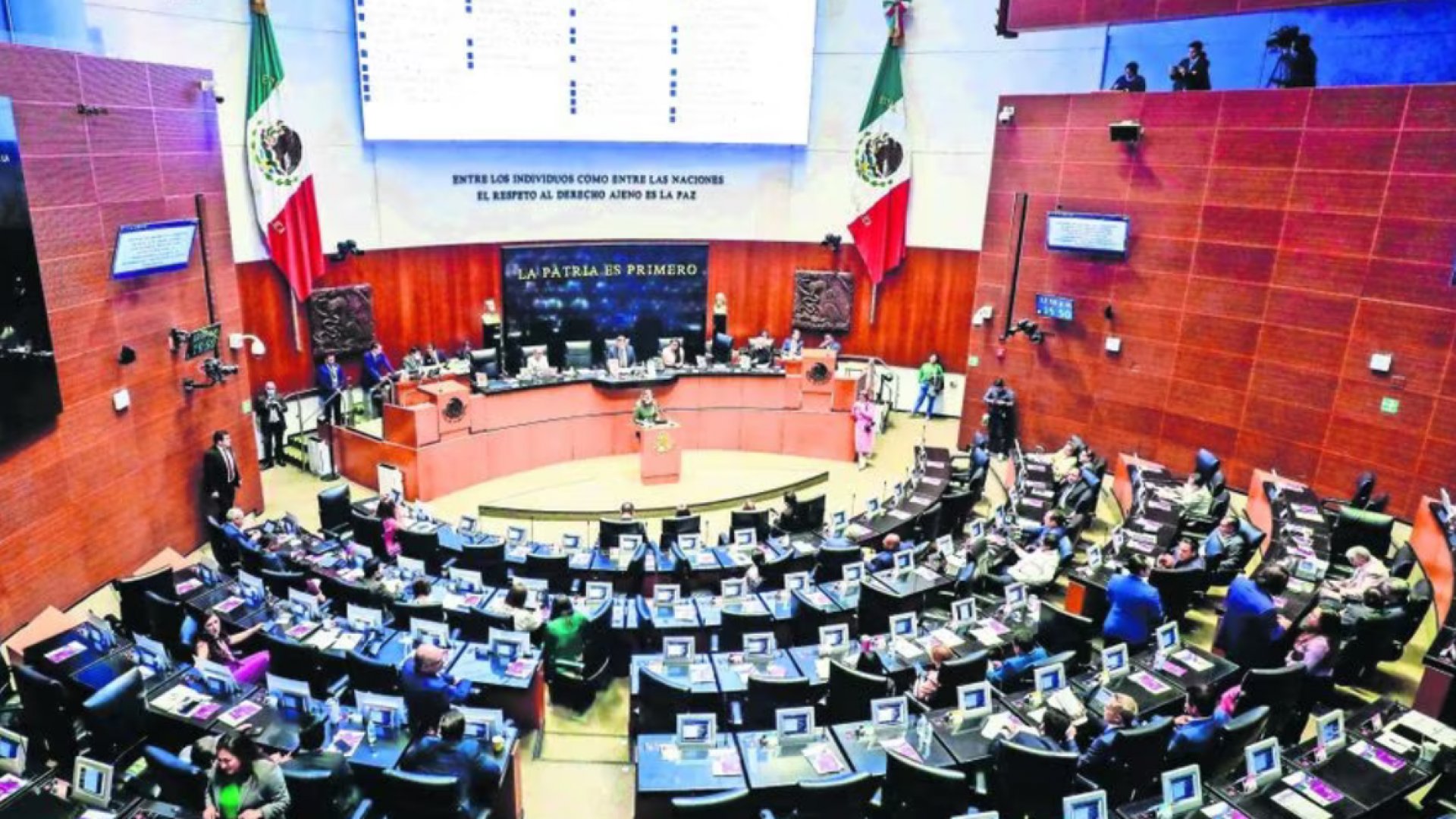 Morena rechaza convocar a extraordinario en el Senado para designar comisionado del INAI