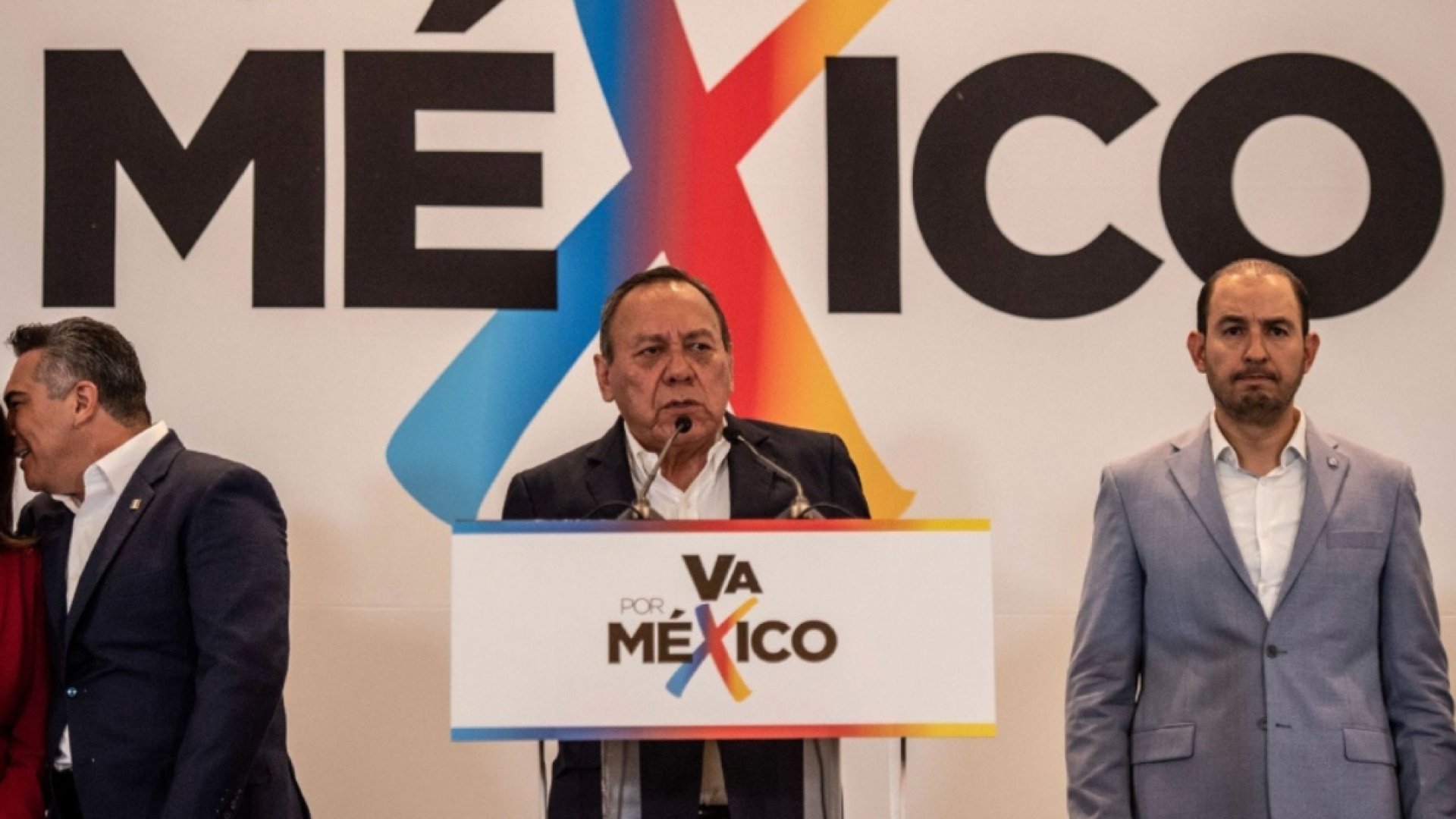 Se bajan candidatos y aliados del bloque opositor porque ya descubrieron la simulación: AMLO