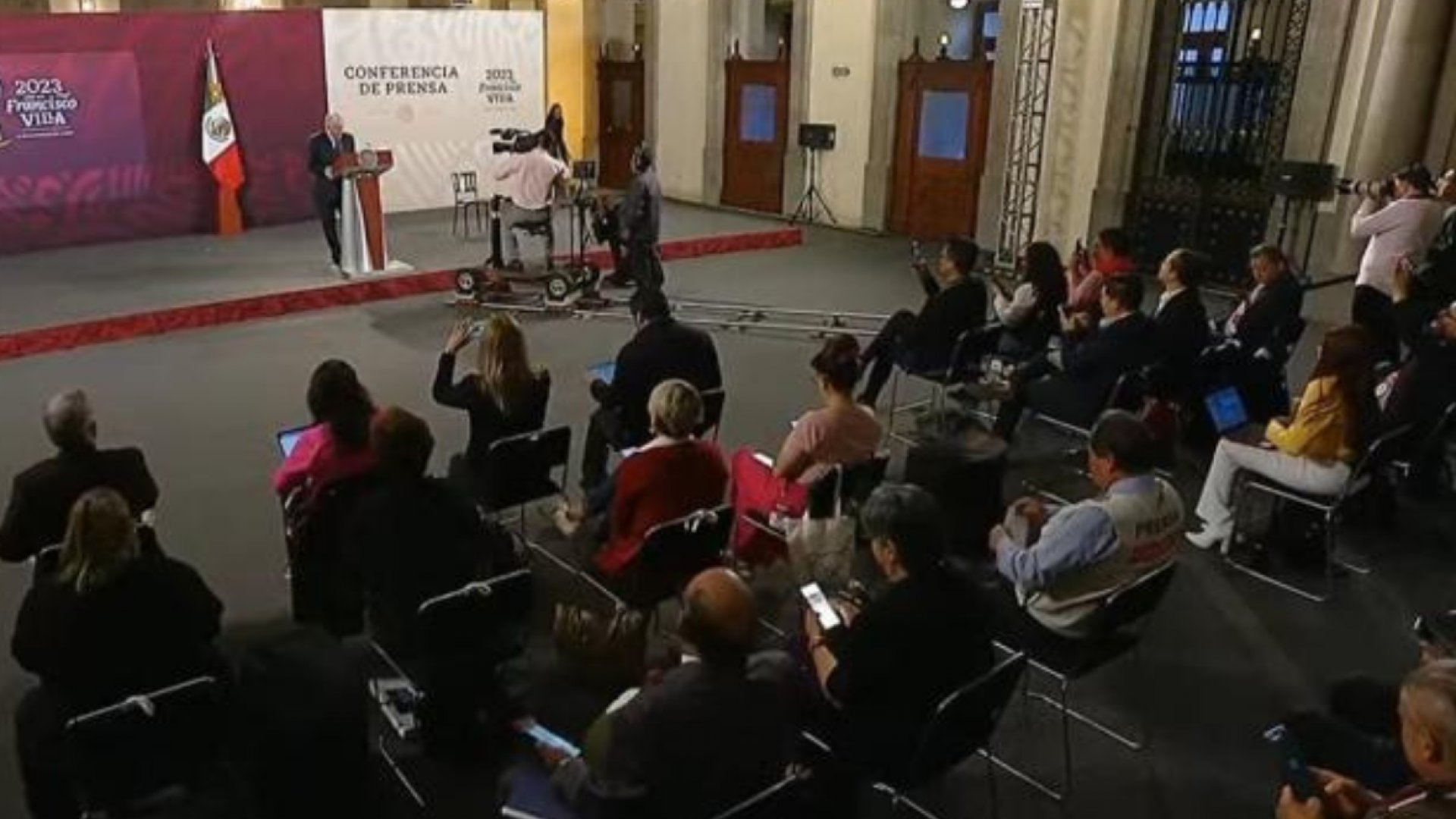 AMLO reitera convocatoria para asistir al Zócalo