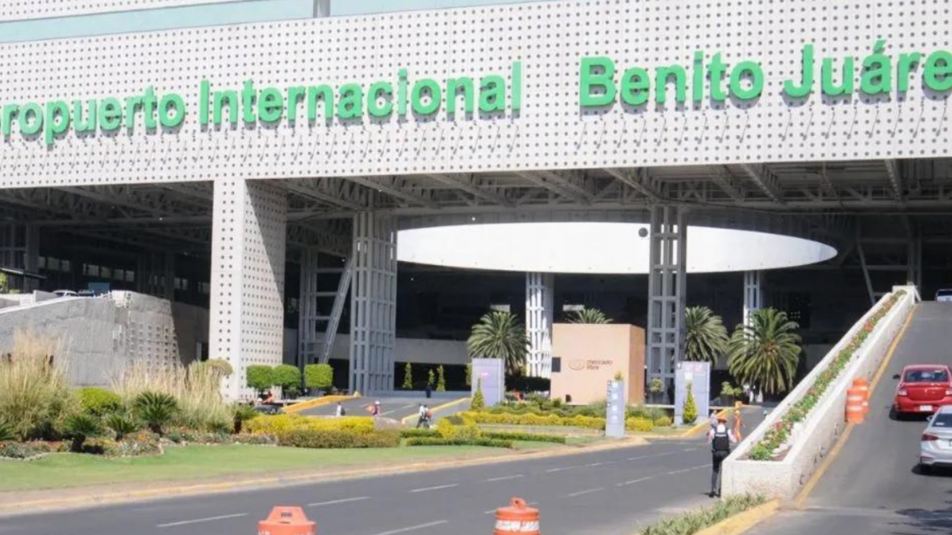 Semar asumirá el control del AICM y 4 aeropuertos más