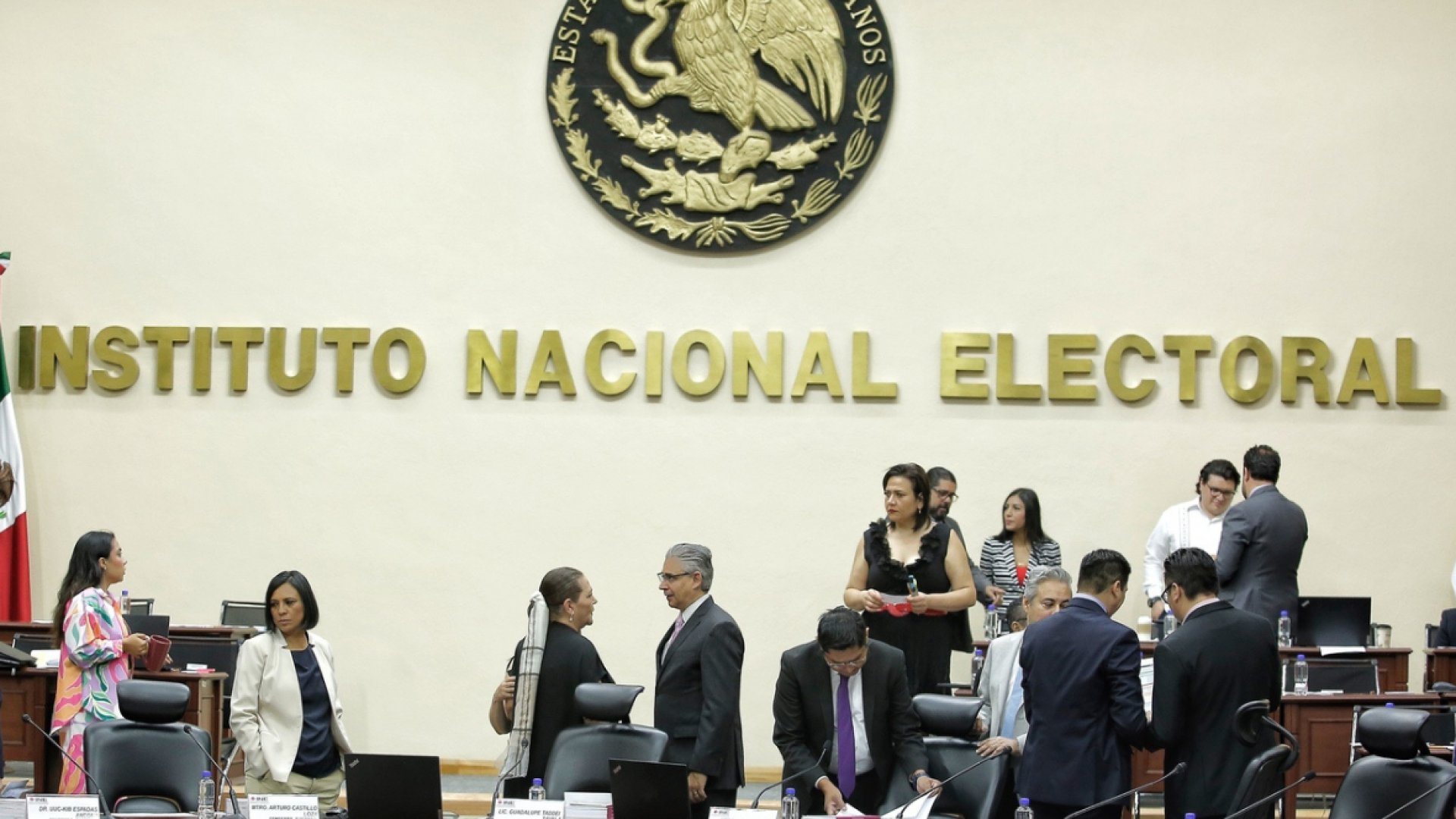 Plantean en INE suspender giras y asambleas de ‘corcholatas’ 
