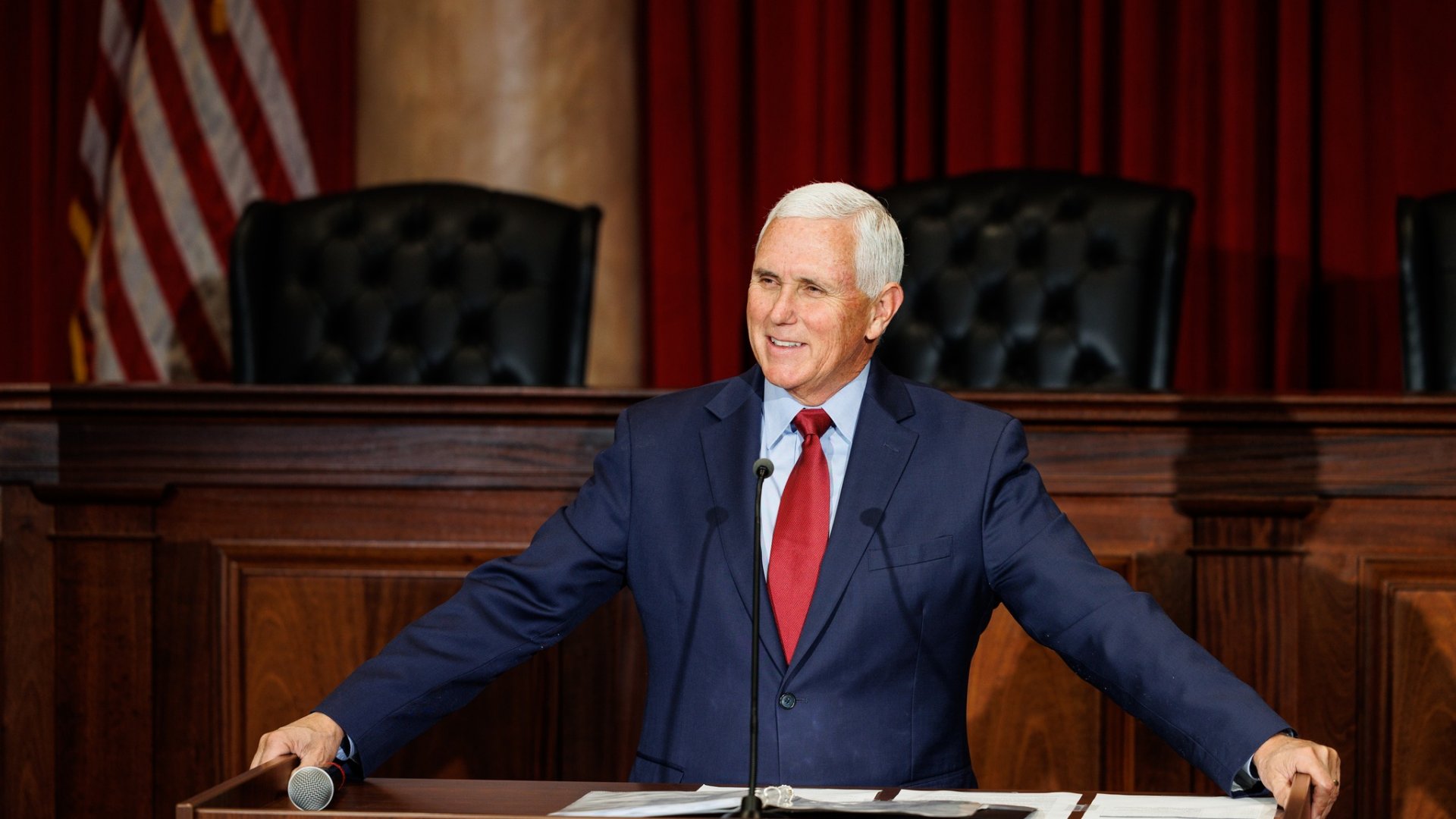 Mike Pence se reúne con Zelenski