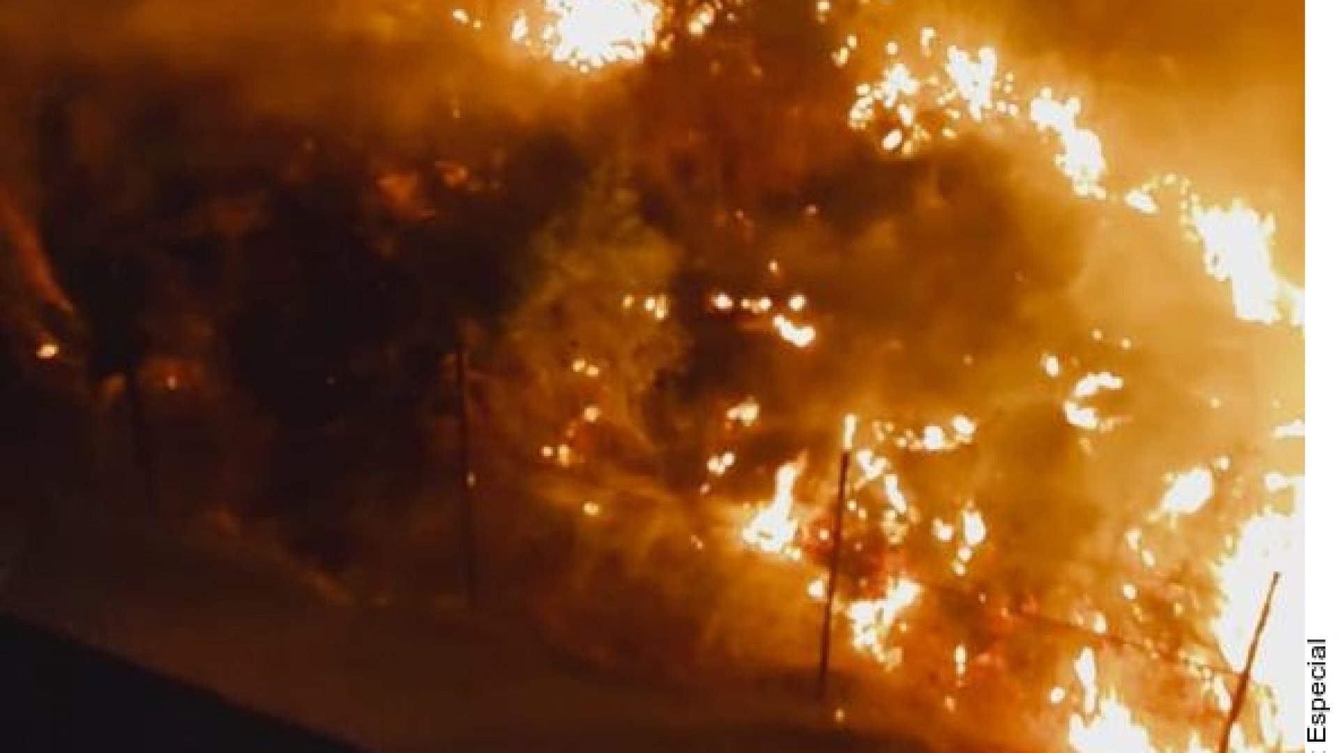 Arde baldío en Monterreey y moviliza a rescatistas 