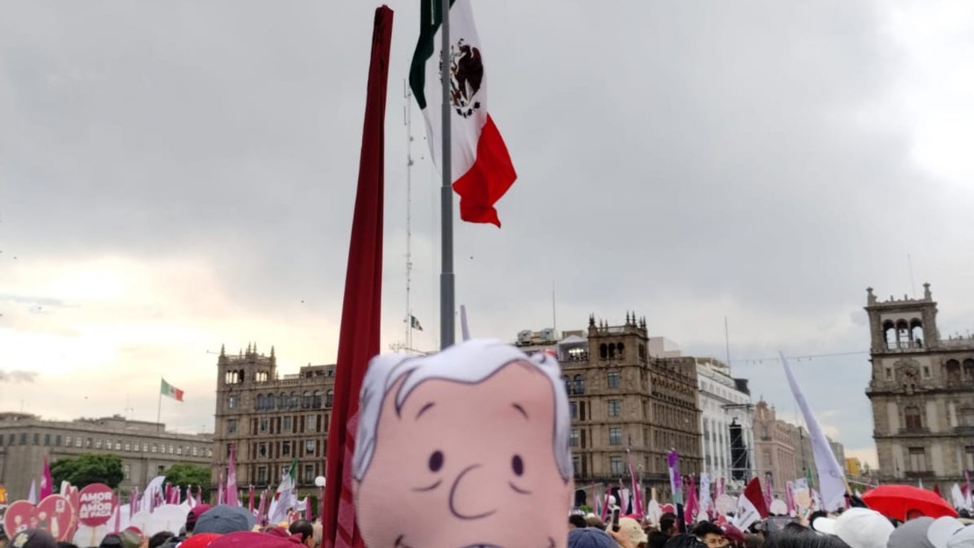 Miles de mexicanos arropan a AMLO en su celebración (Galería)