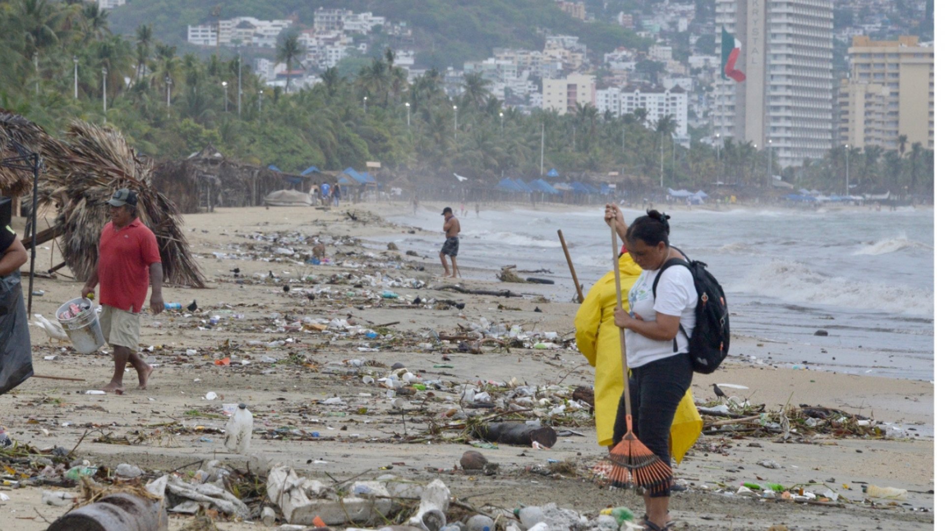 Arrastra huracán ‘Beatriz’ 35 toneladas de basura en Acapulco