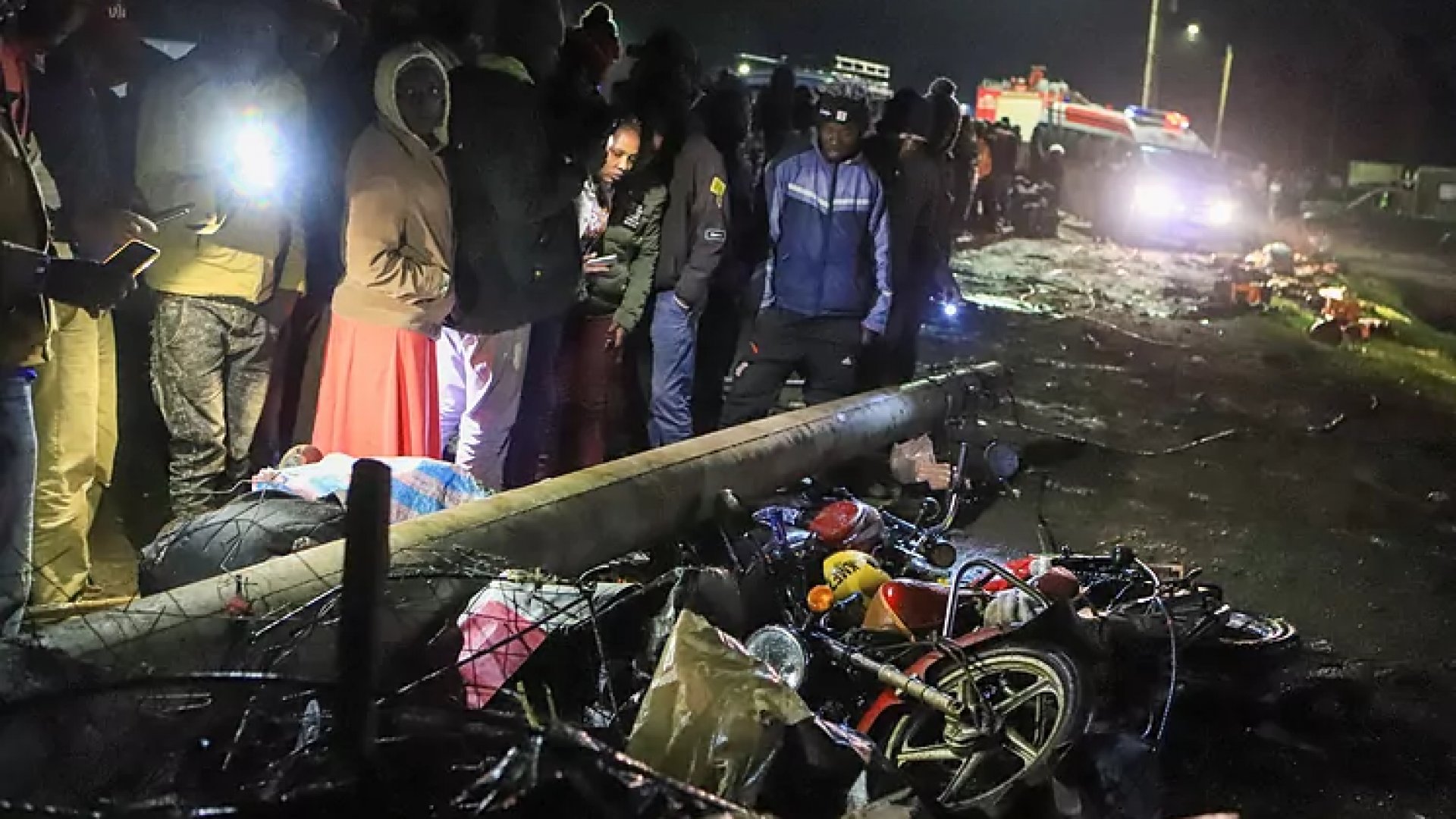 Suman 52 fallecidos por multitudinario accidente en Kenia 