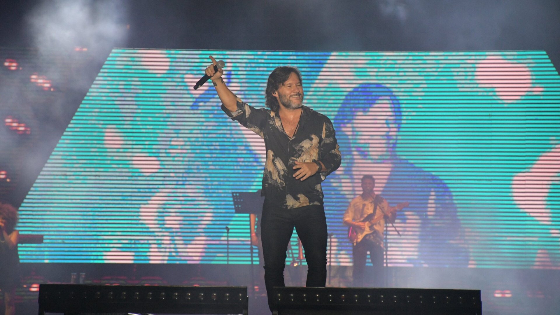 Carnaval de Veracruz 2023: Diego Torres pinta de color esperanza la Macroplaza