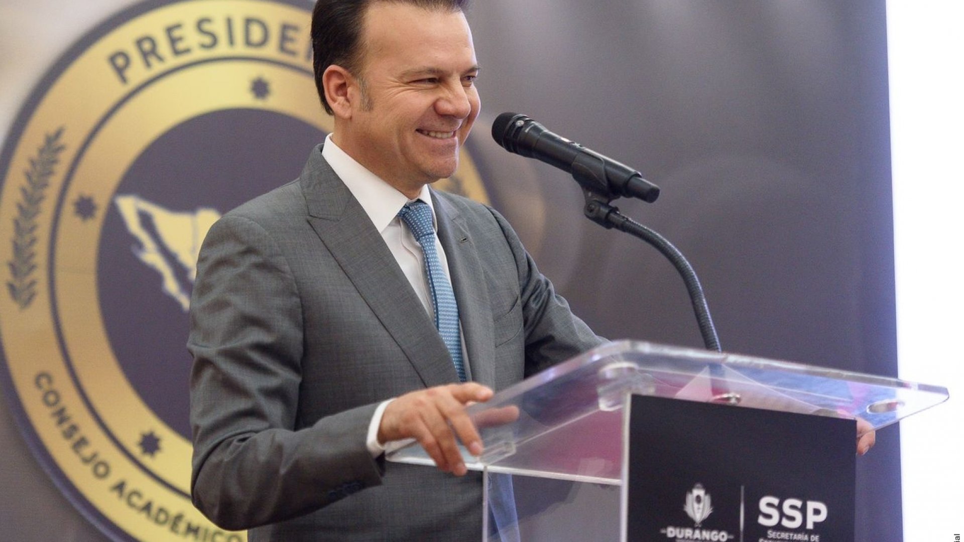 Tachan a Osorio Chong de traidor y sinvergüenza
