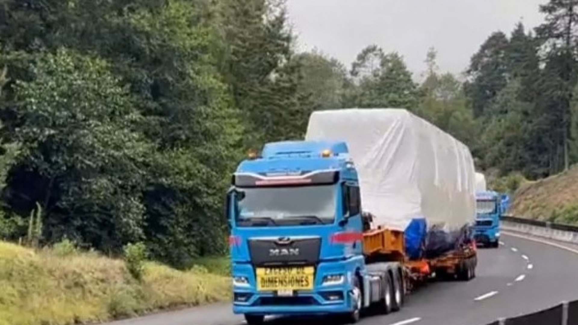 Sorprende traslado de vagones del Tren Maya por la autopista Xalapa-Veracruz