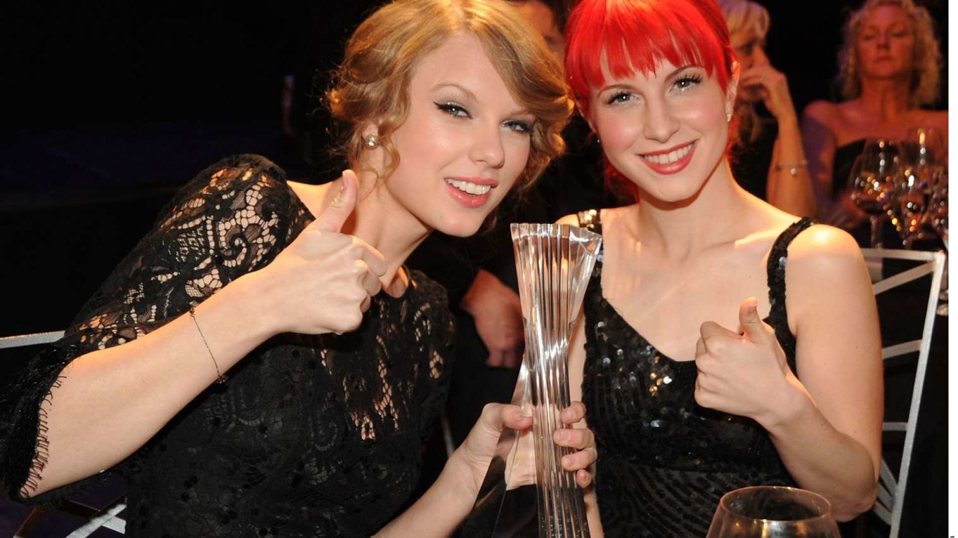 Suma Taylor Swift a Paramore en su gira europea