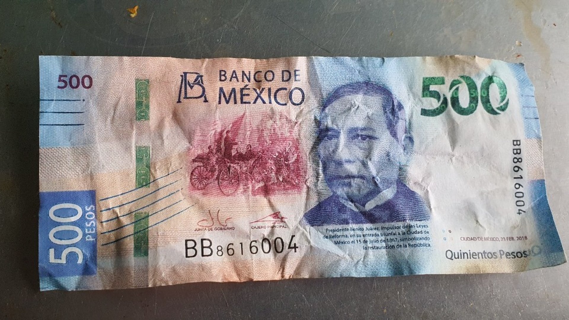 Repunta dólar a $17.67 y bolsas caen con fuerza