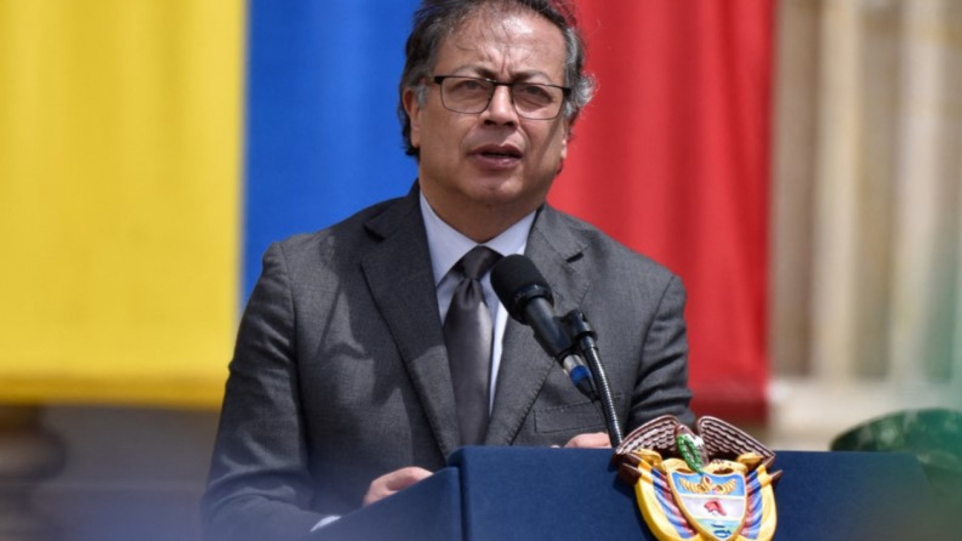 Promulga Petro decreto del alto el fuego bilateral con ELN