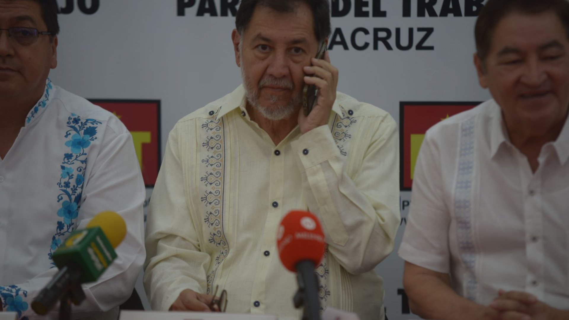 Reclama Noroña a Morena por espectaculares