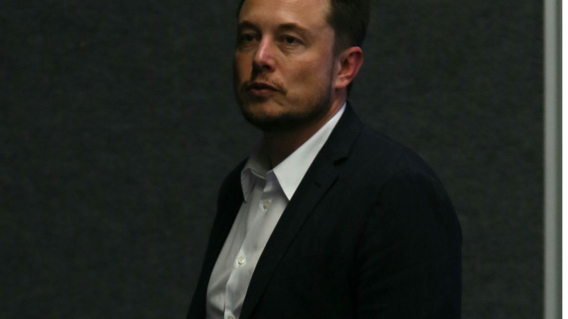 Amenaza Musk con demandar a Meta por secretos comerciales