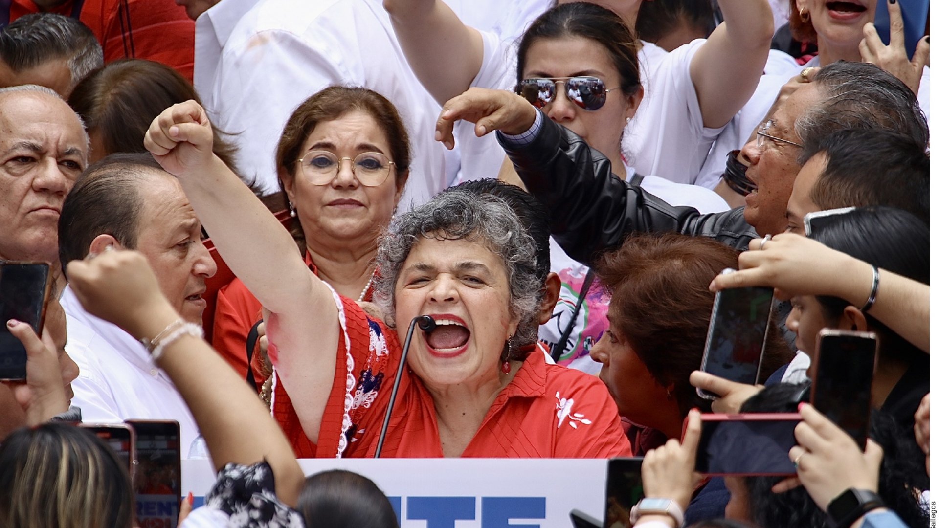 No centrar debate en personalidades, pide Paredes