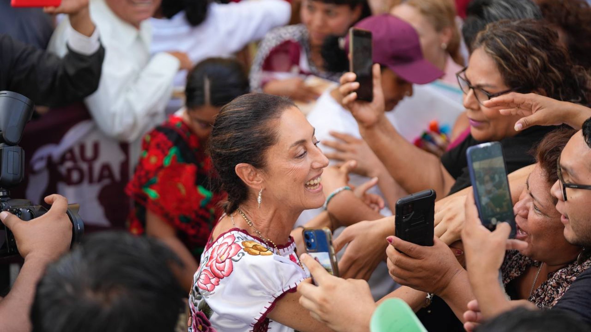 Frente Amplio representa oscuridad y pasado, dice Sheinbaum