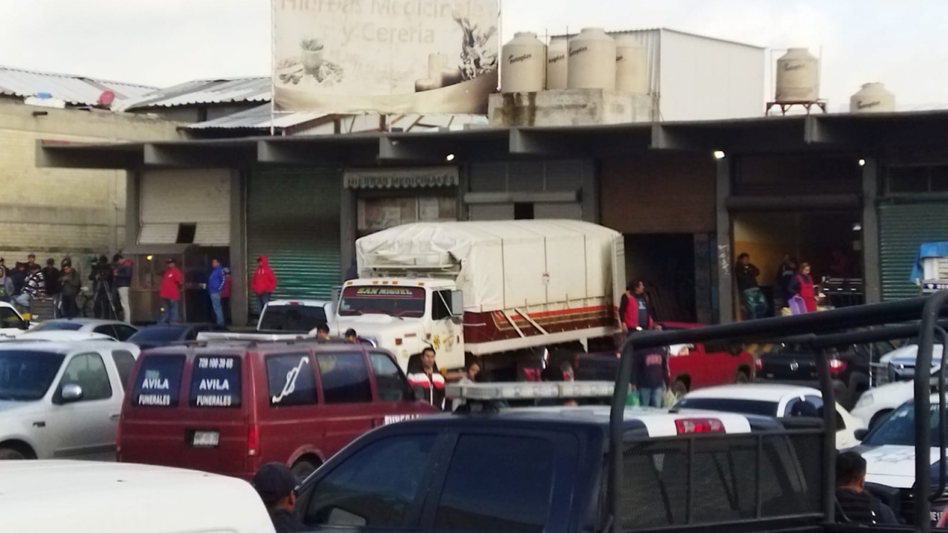 Queman a 8 personas en Central de Abasto de Toluca