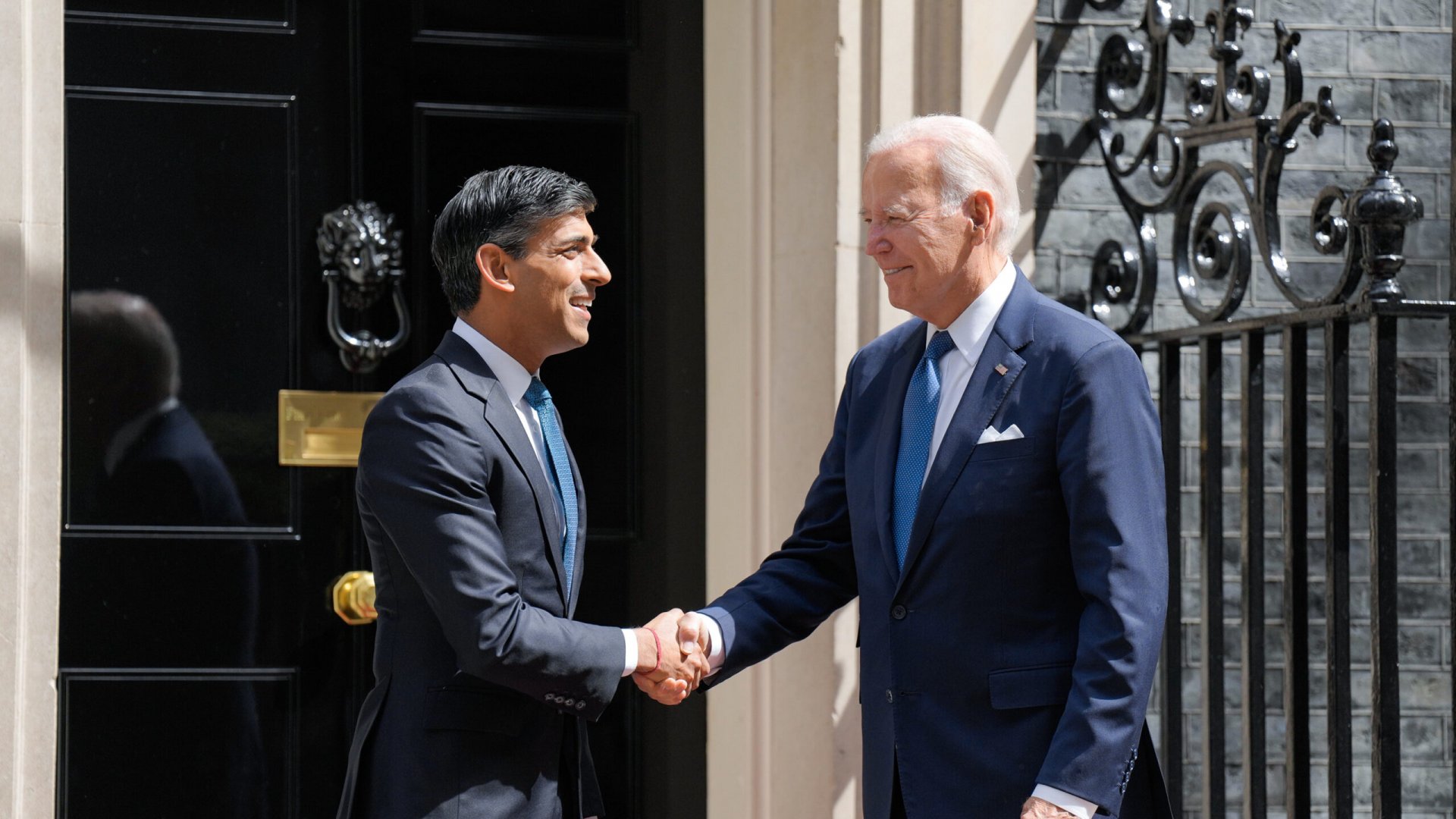 Llega Biden a Reino Unido en su gira por europea