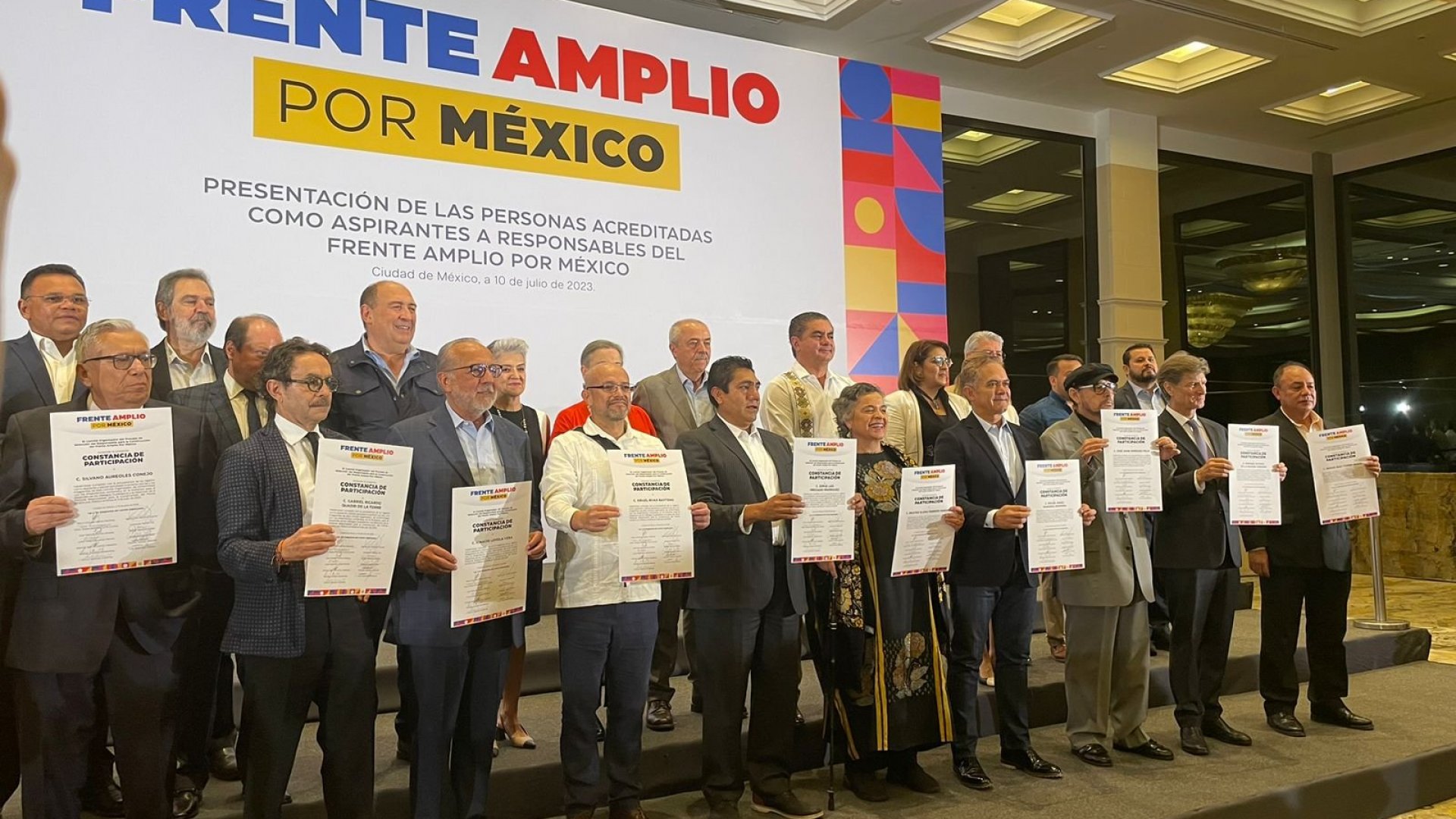 Sólo 13 de 33 aspirantes pasan a la siguiente ronda del Frente Amplio