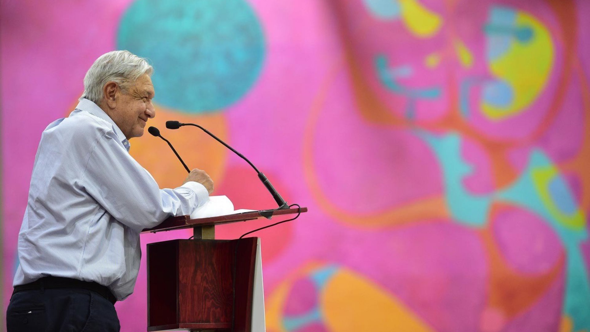 AMLO anuncia la compra de 9 hospitales contratados a empresas privadas