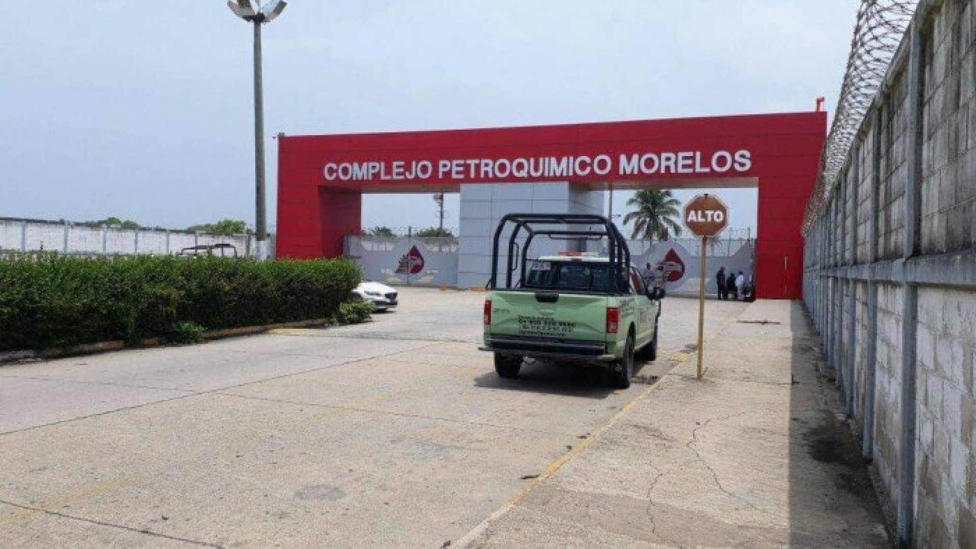Evacuan Complejo Petroquímico Morelos por amenaza de bomba