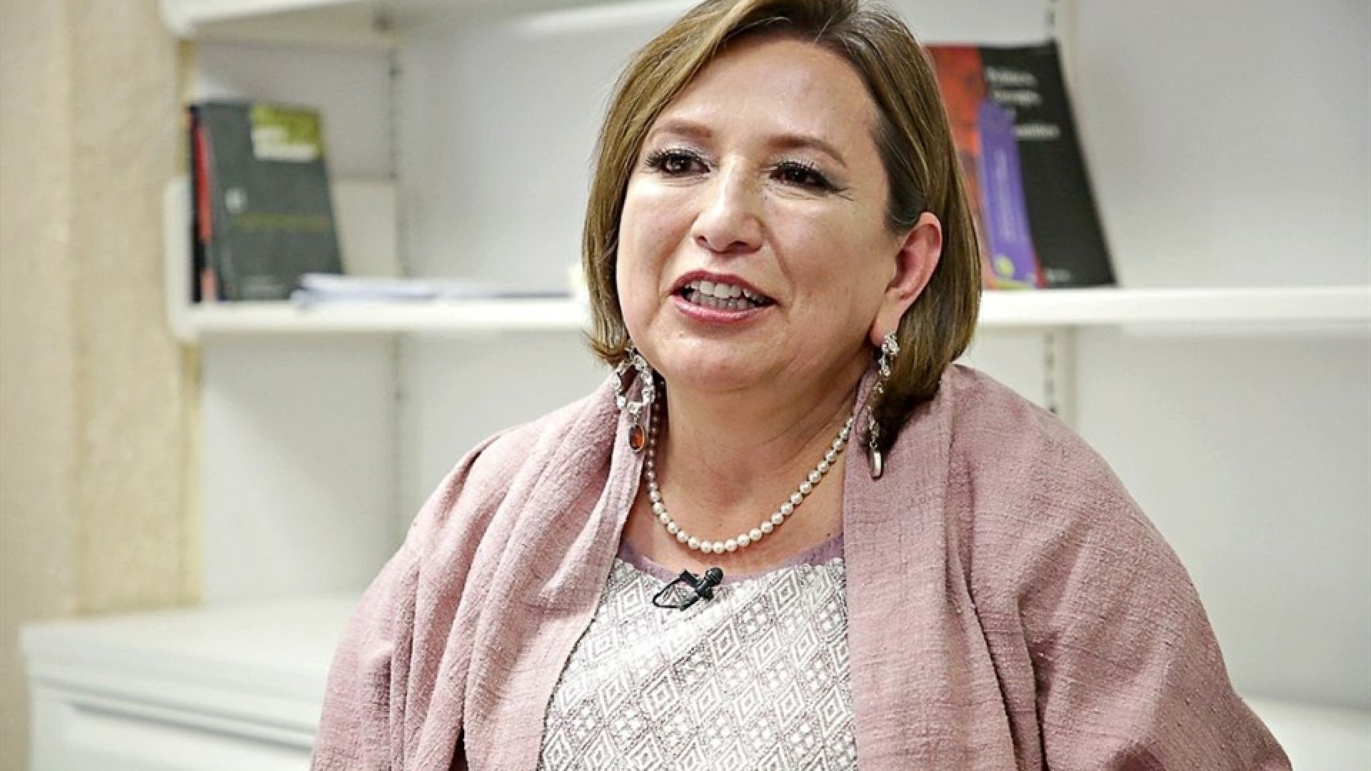 AMLO afirma que Xóchitl Gálvez recibió contratos por mil 500 millones de pesos