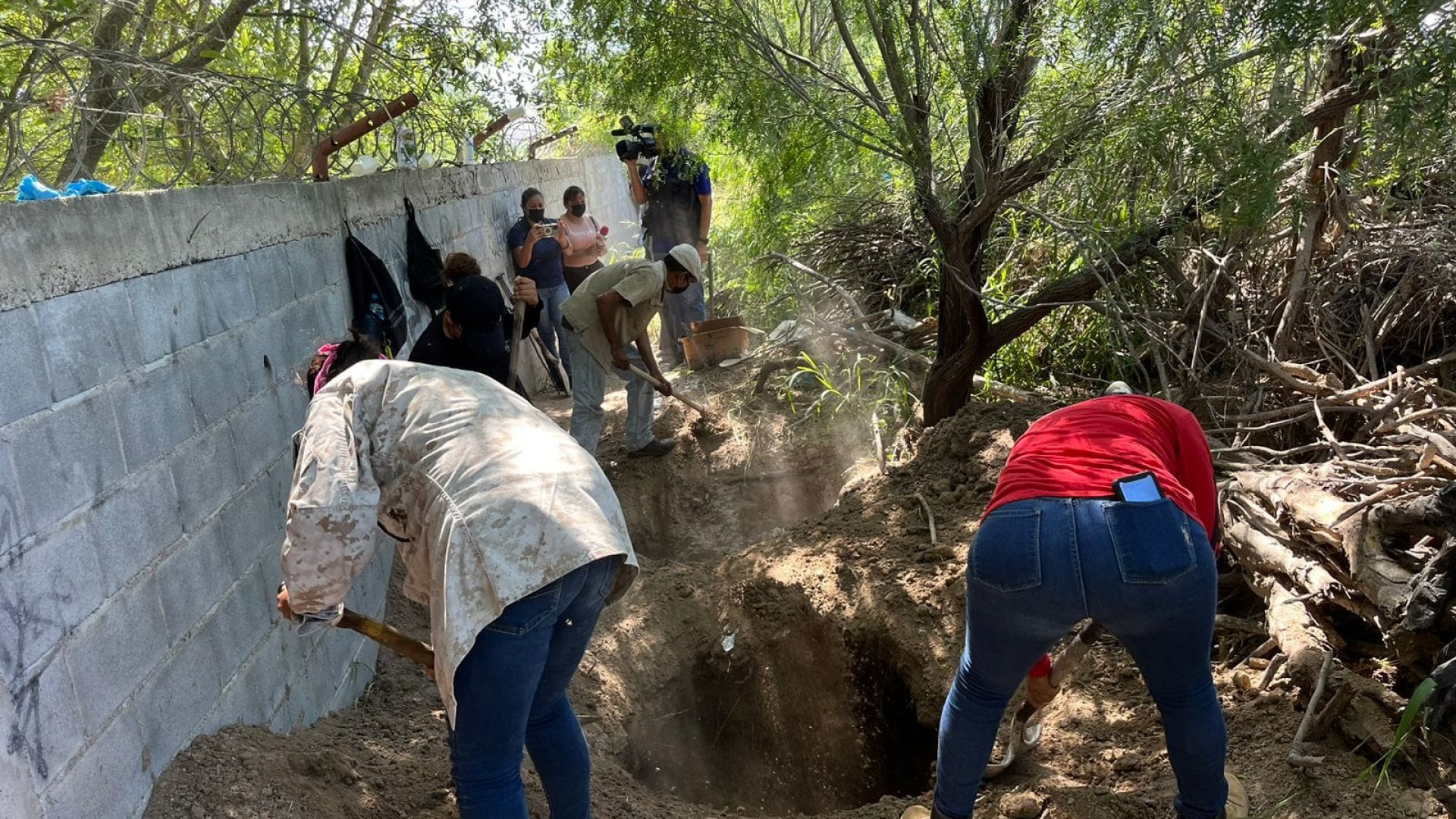 Localizan ocho cuerpos en fosa clandestina en Reynosa