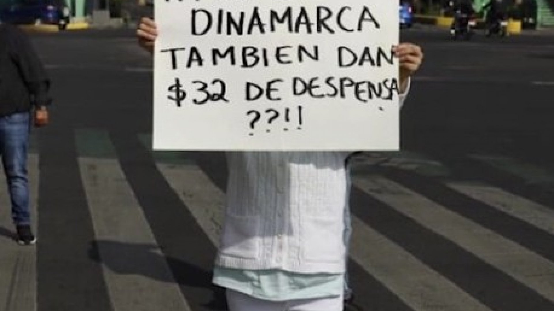 Personal médico bloquea vialidades por incorporación al IMSS Bienestar