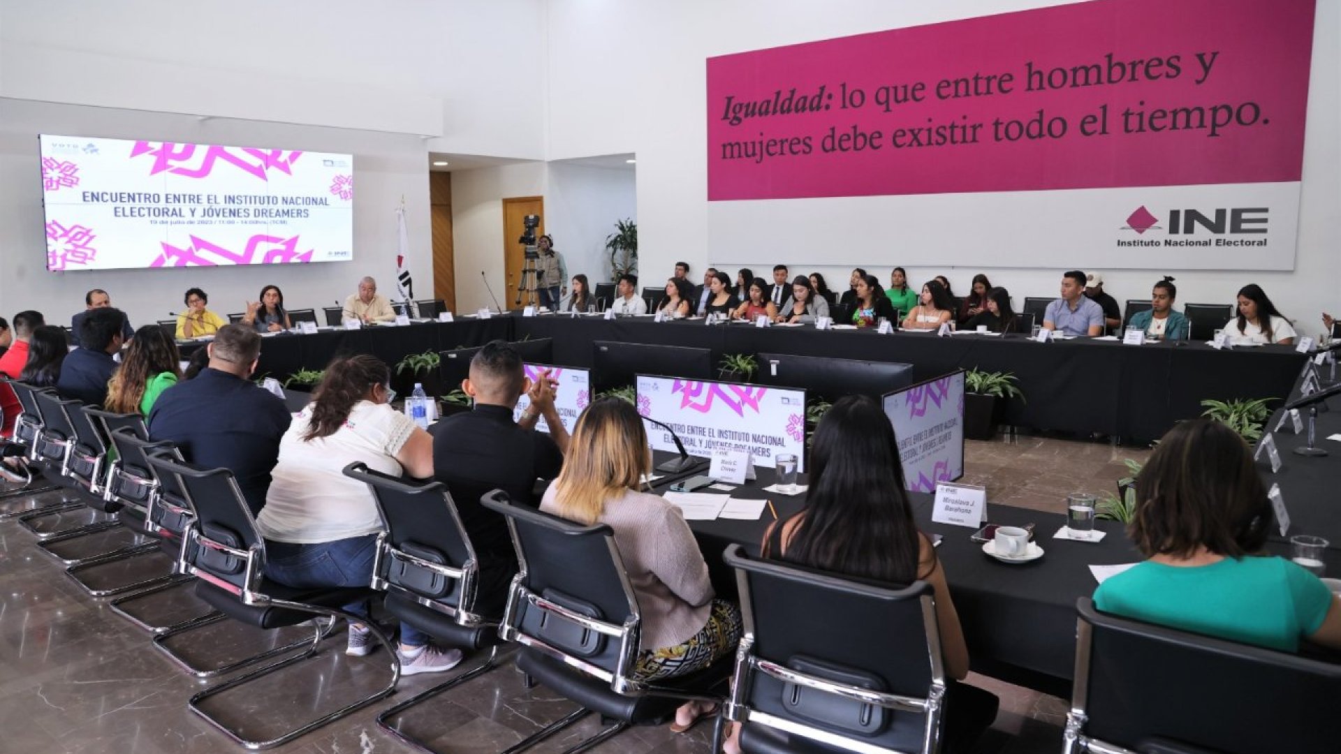 Tribunal Electoral pasa «bolita» a INE sobre «corcholatas» y Frente Amplio