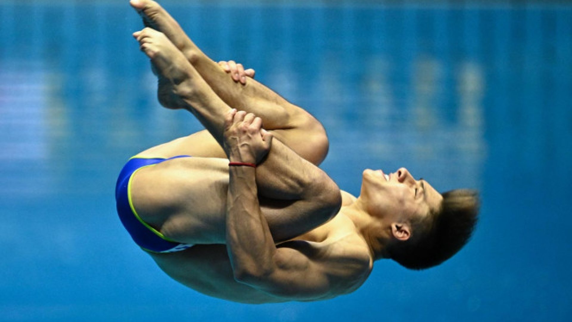 Osmar Olvera se lleva plata en trampolín de 3m en Fukuoka