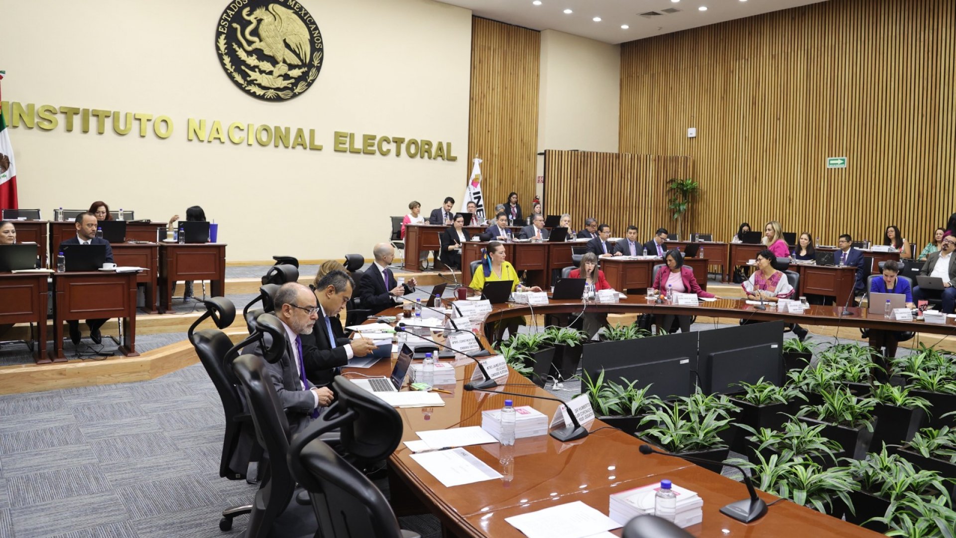 Vigila INE giras de presidenciables: Taddei