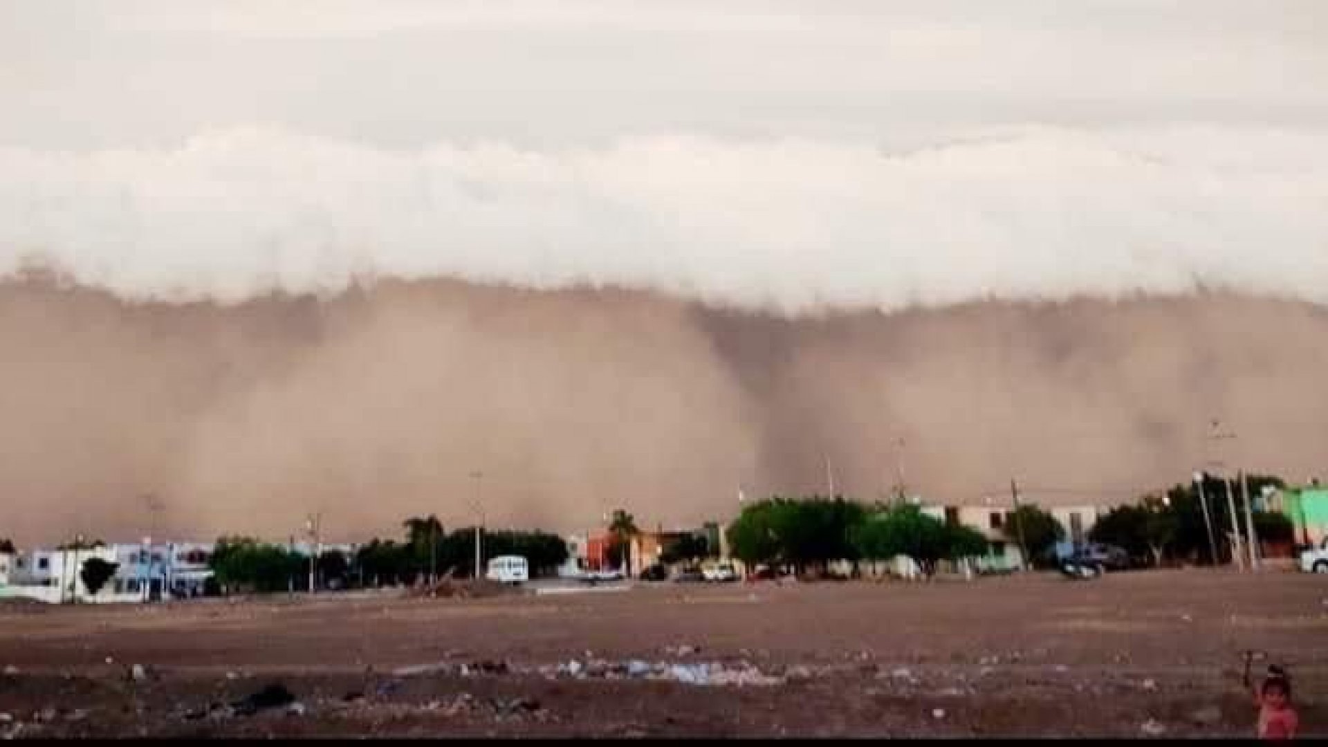 Tormenta de arena en Sonora los dejó sin luz