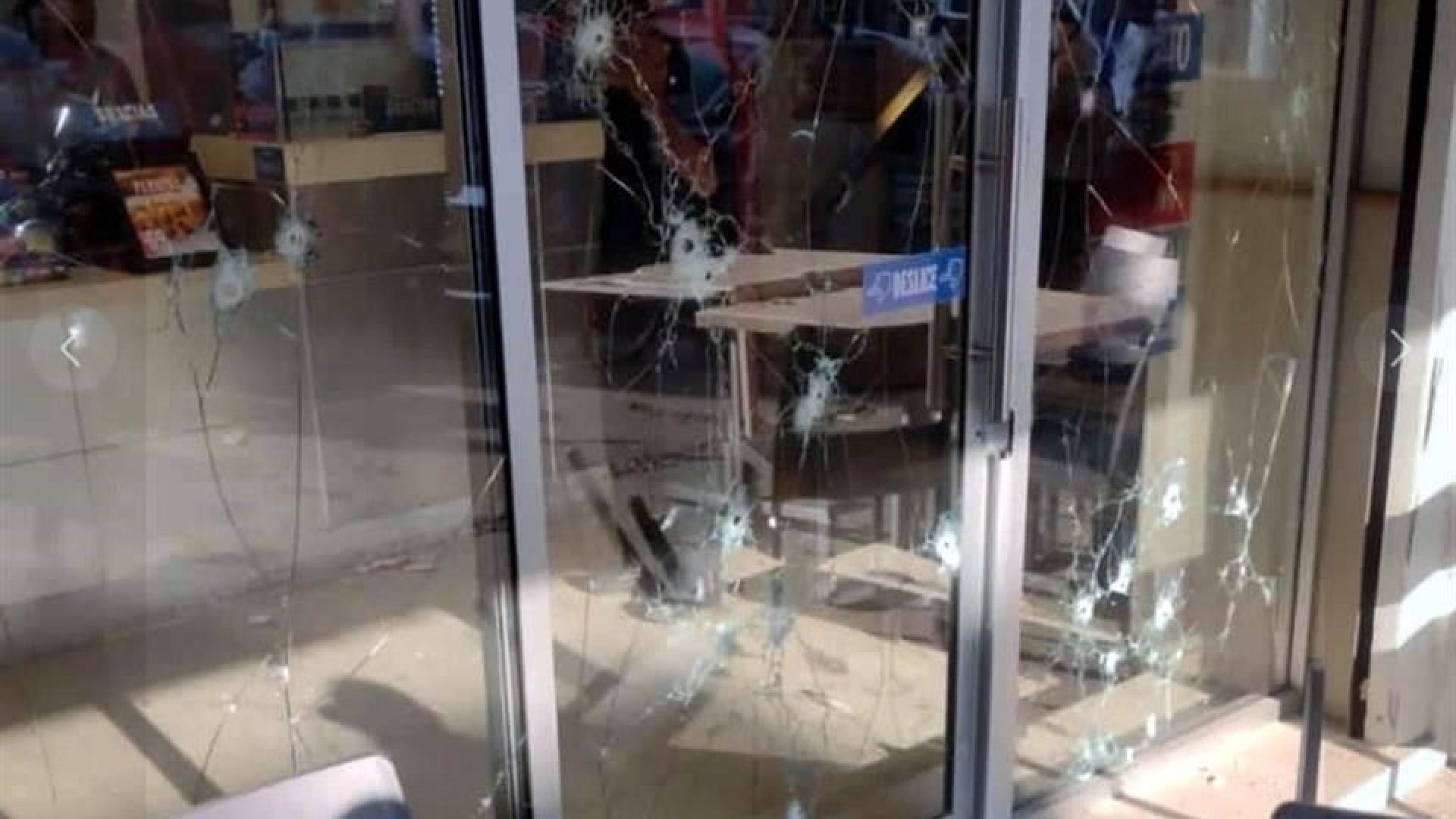 Lanzan explosivo a pizzería y hieren a dos en Juchitán