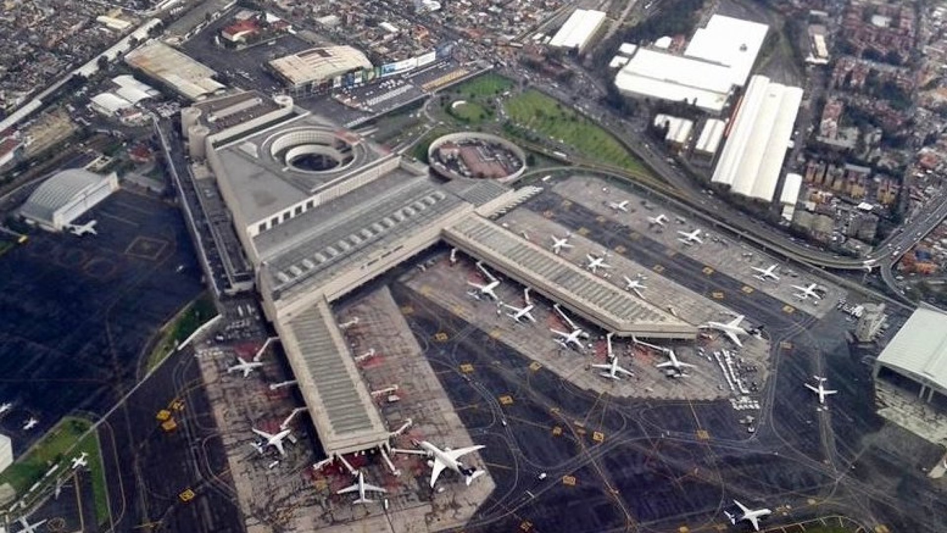 Roban avión privado del Aeropuerto Internacional de la Ciudad de México