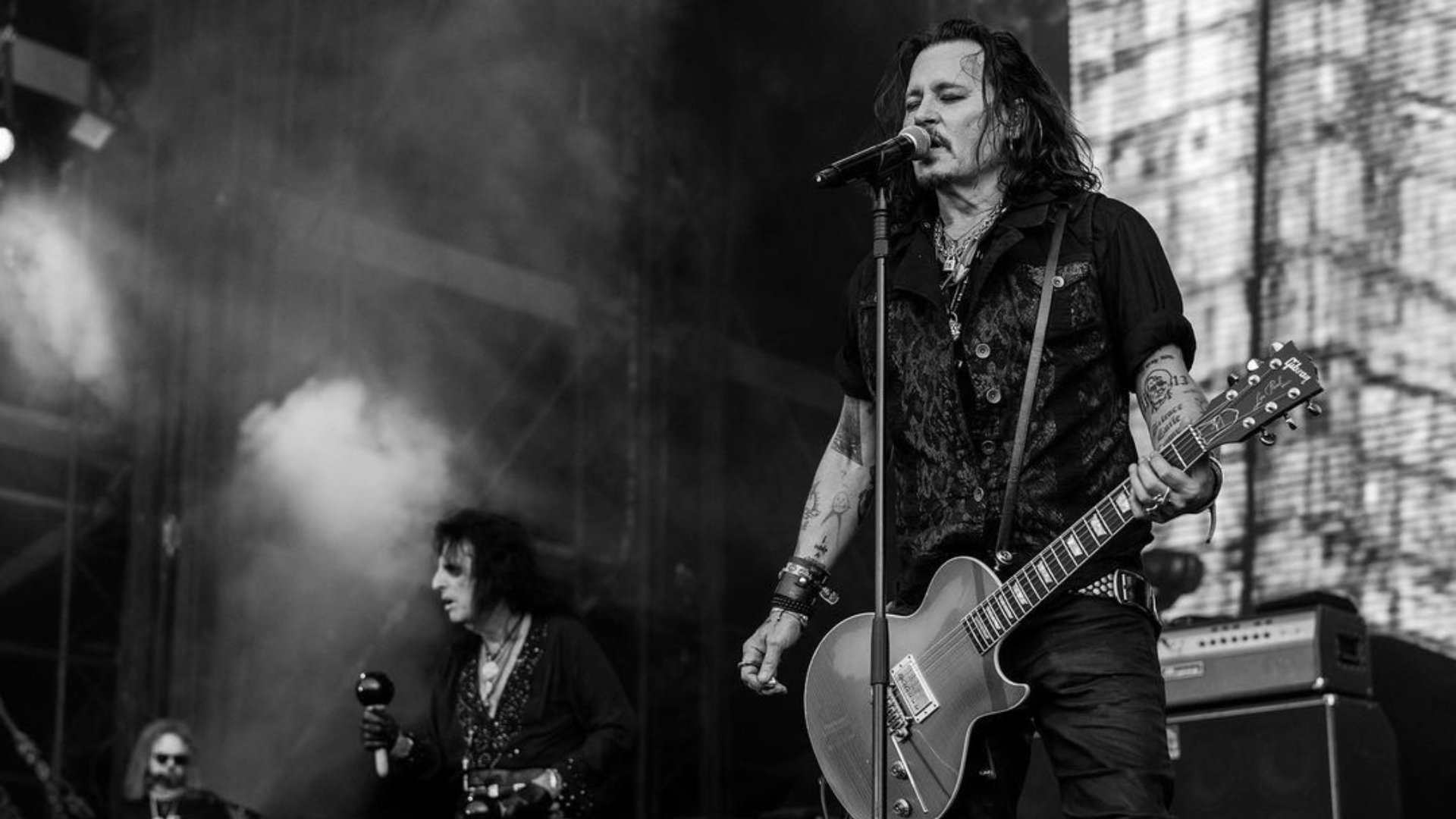Johnny Depp fue encontrado inconsciente en su habitación durante gira por Hungría