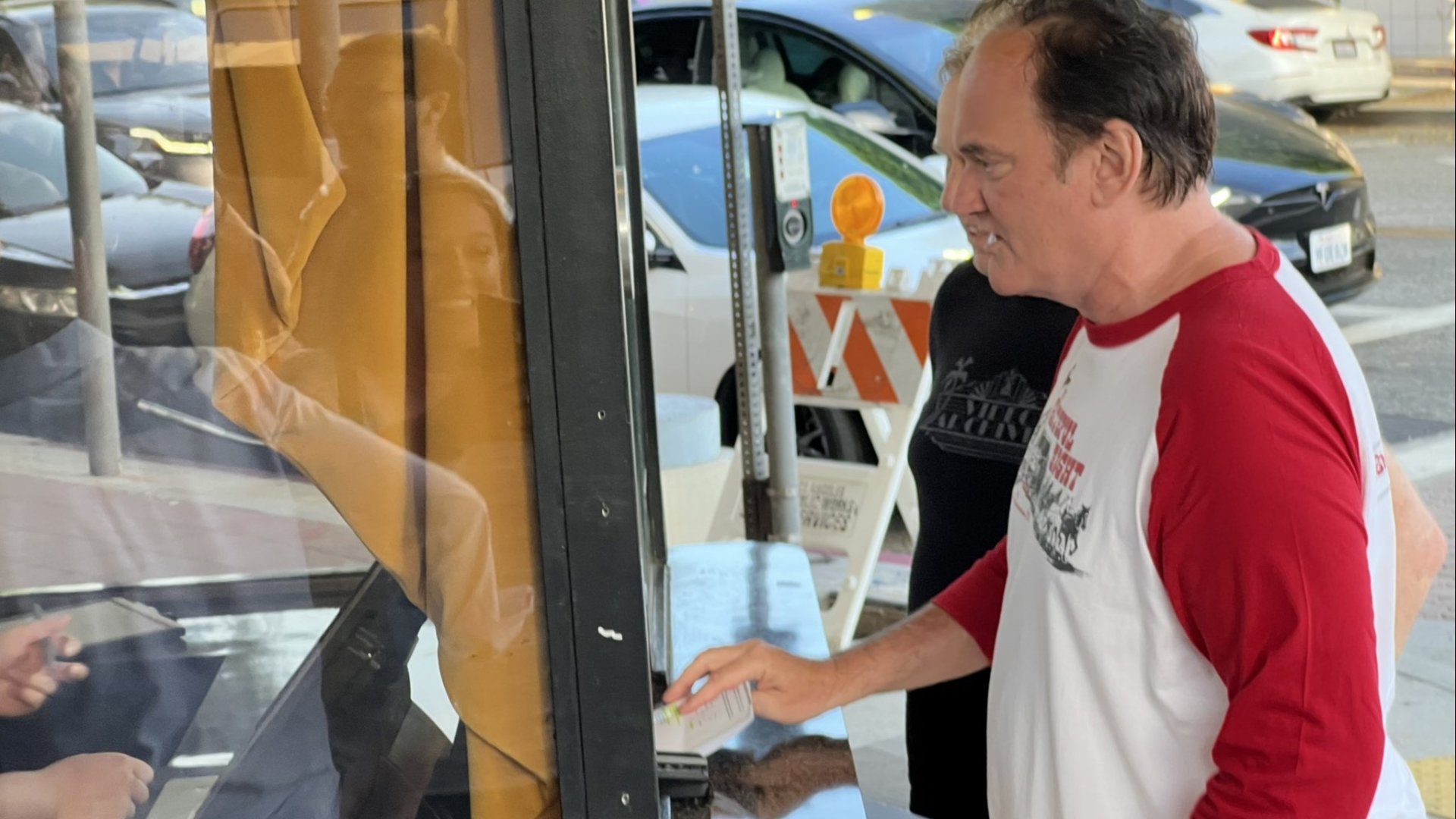 Asiste Quentin Tarantino a ver ‘Barbie’ y ‘Oppenheimer’