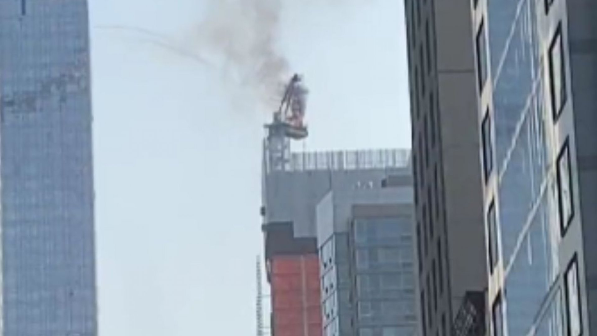 Desplome de una grúa de construcción deja varios heridos en la ciudad de Nueva York