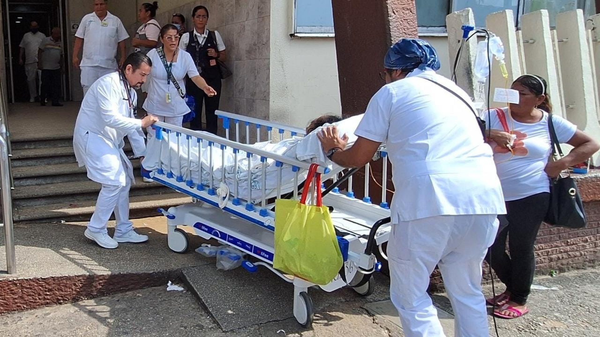 Desalojan a pacientes de IMSS en Veracruz por fuga de gas